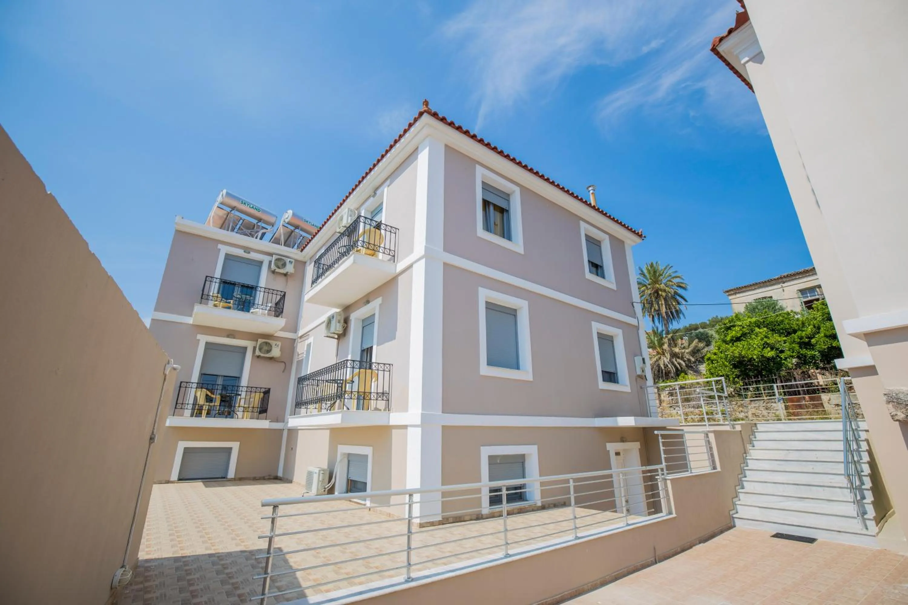 Facade/entrance in Pyrgos Sofokleous