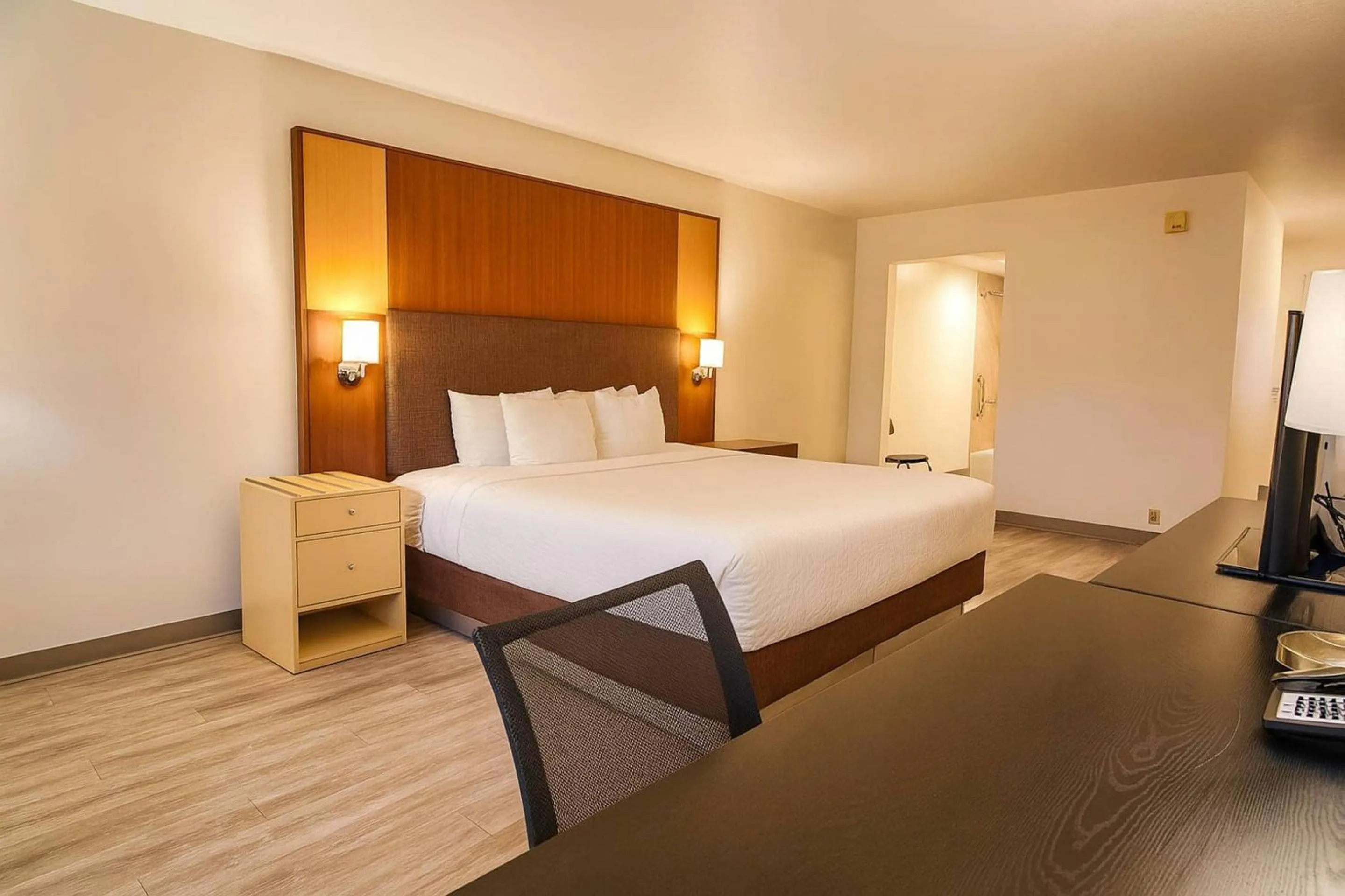 Bedroom, Bed in Clarion Inn Idaho Falls Riverfront