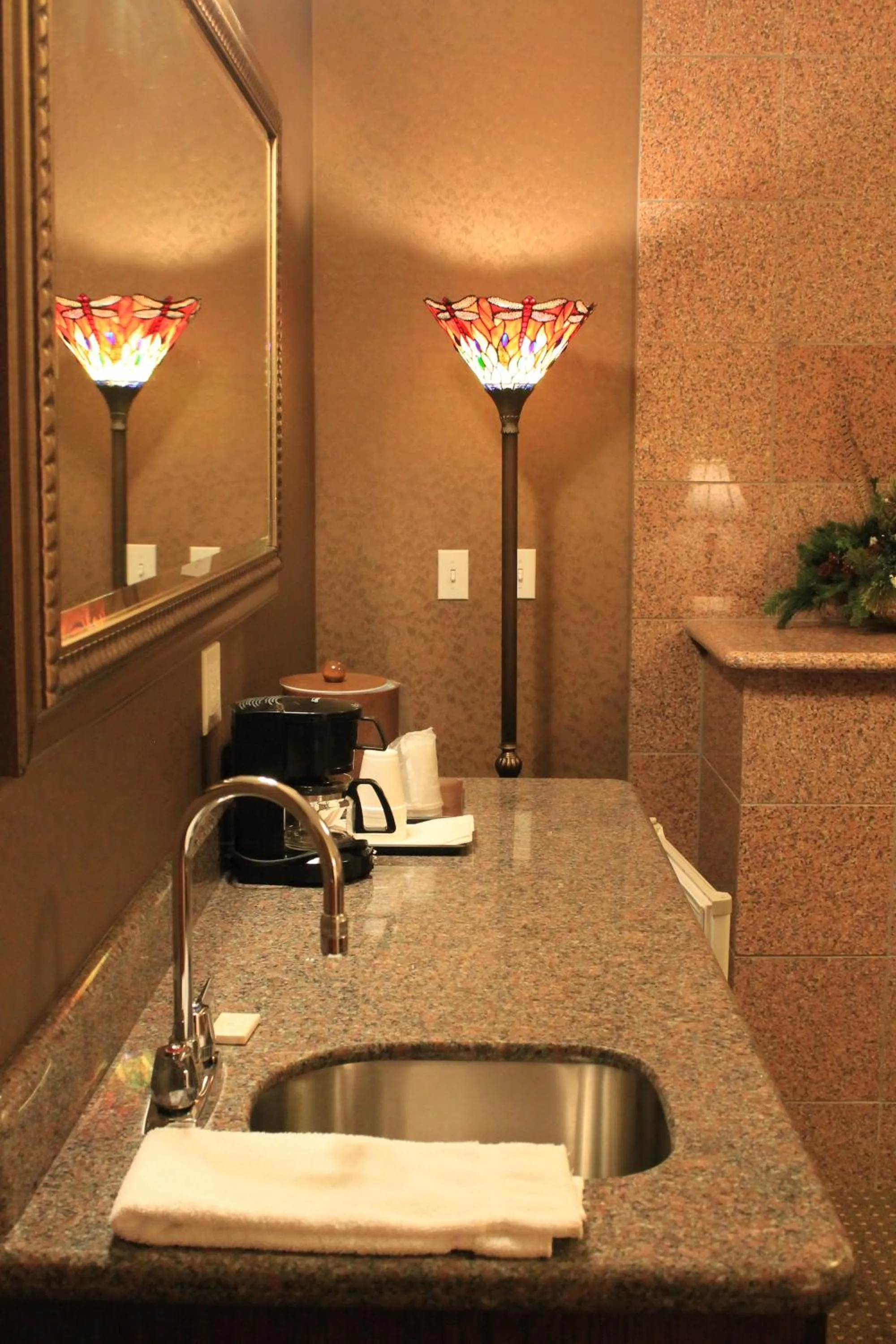 Bathroom in Rushmore Express & Suites