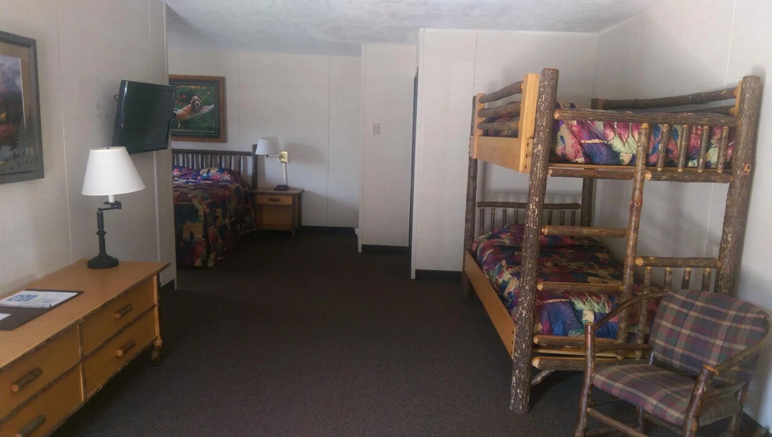 Bed in Rushmore Express & Suites