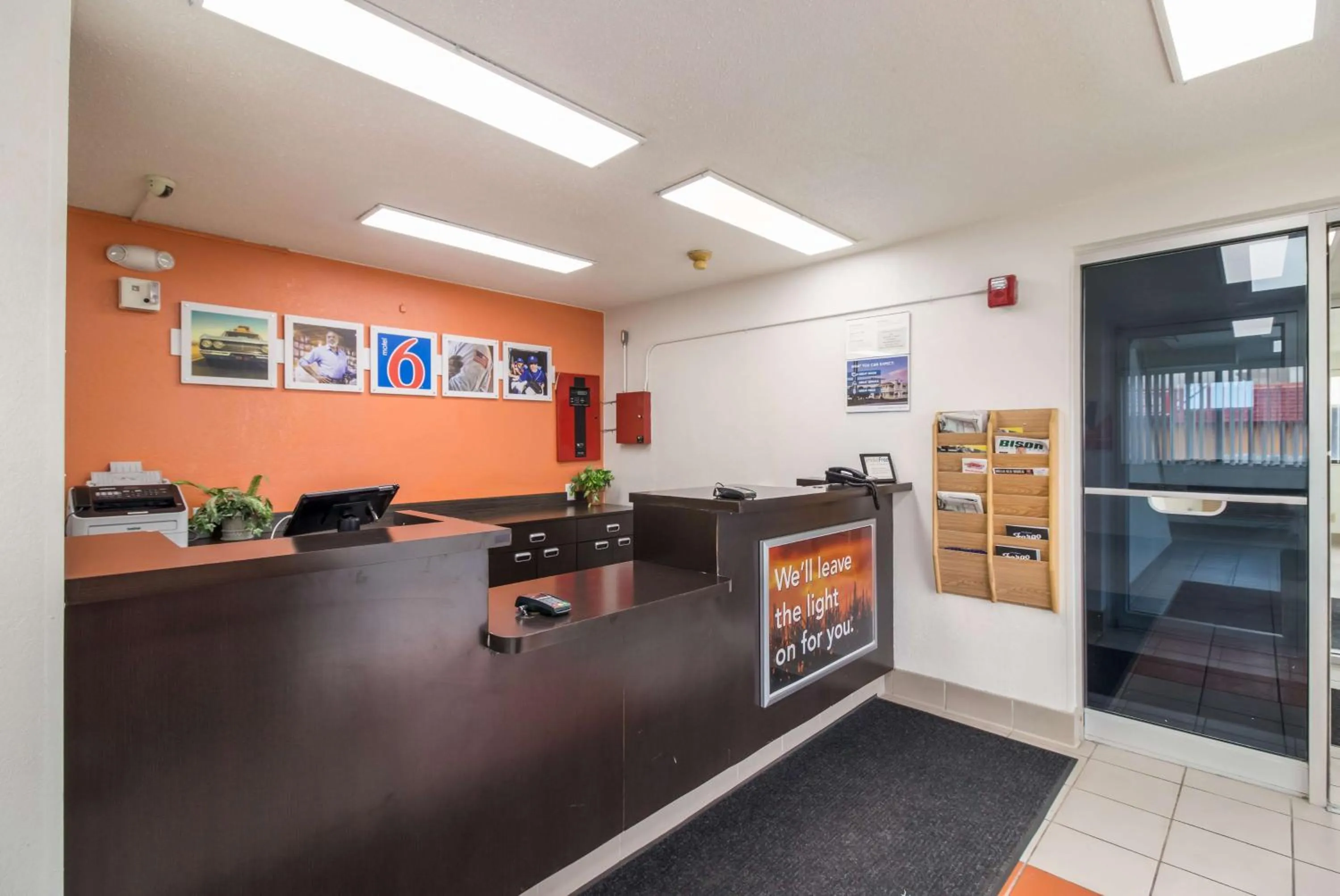 Lobby or reception in Motel 6-Fargo, ND - West Acres - North Fargo
