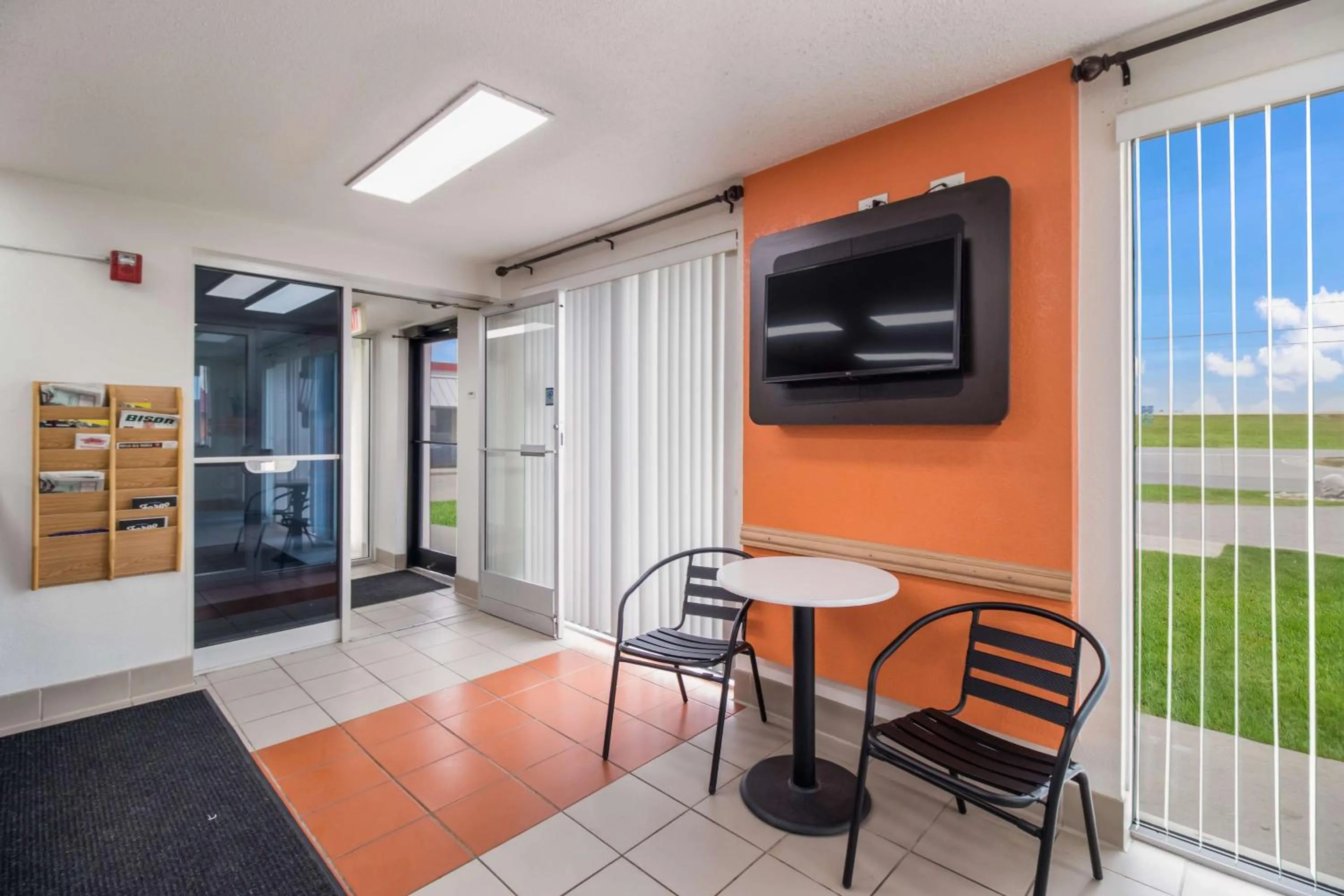 Lobby or reception in Motel 6-Fargo, ND - West Acres - North Fargo