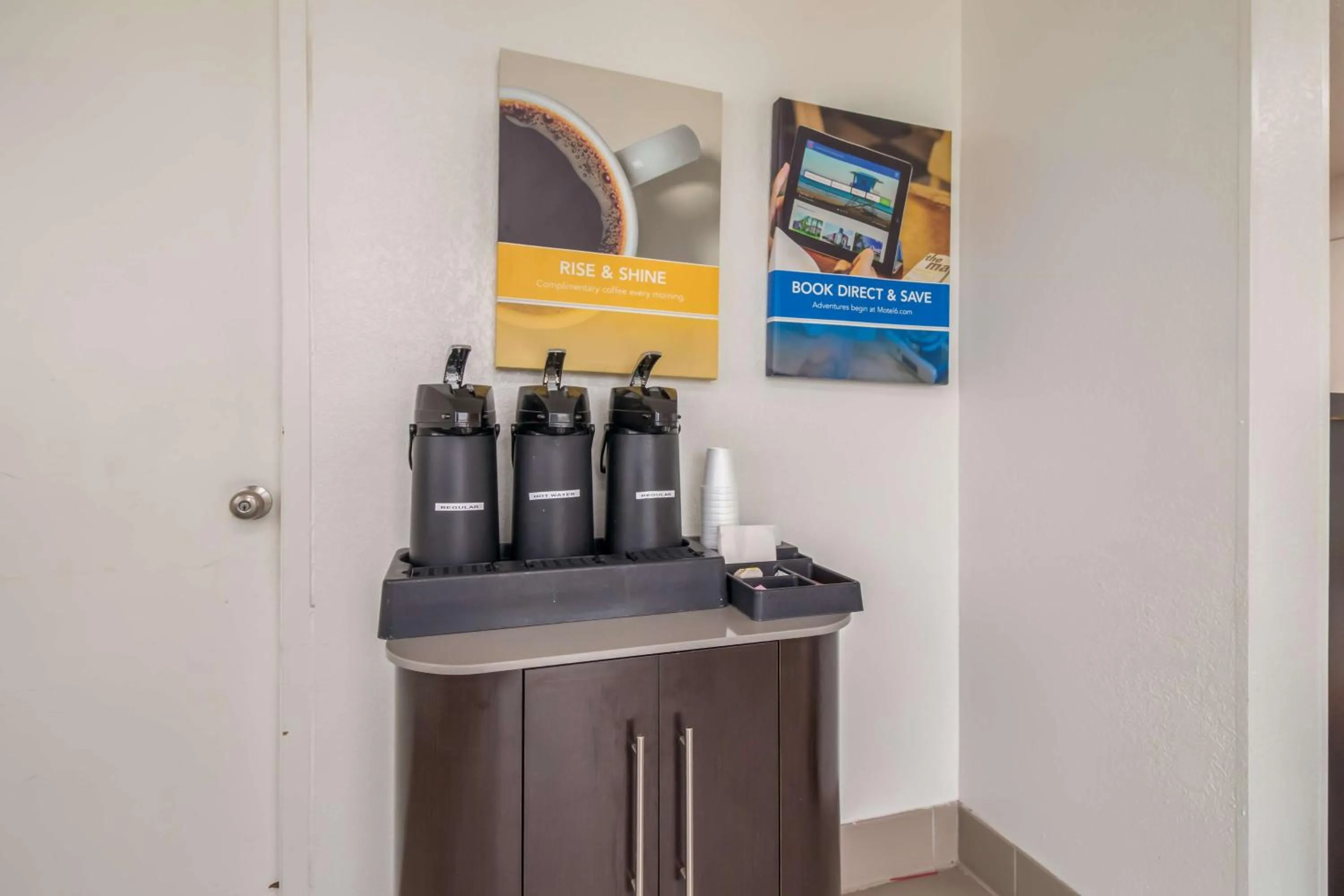 Restaurant/places to eat in Motel 6-Fargo, ND - West Acres - North Fargo