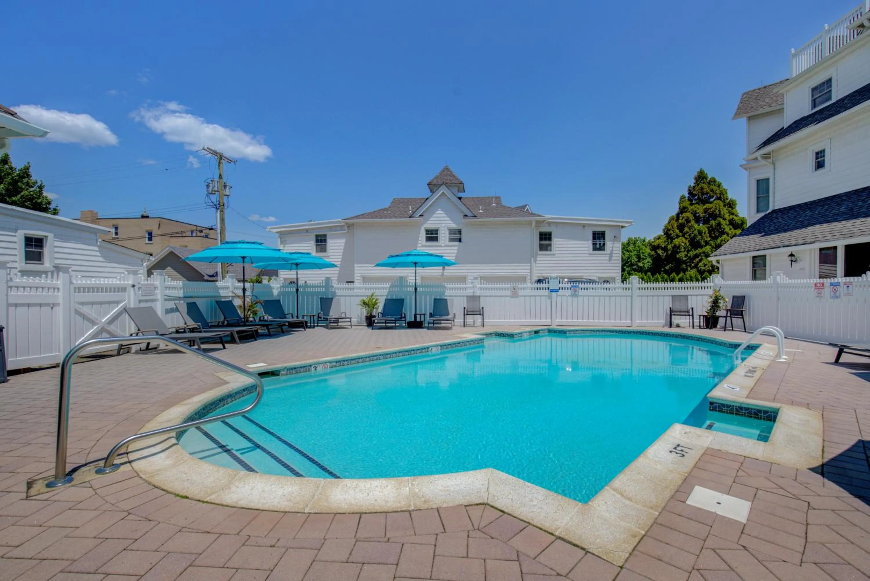 Swimming pool in The Hewitt Wellington Hotel