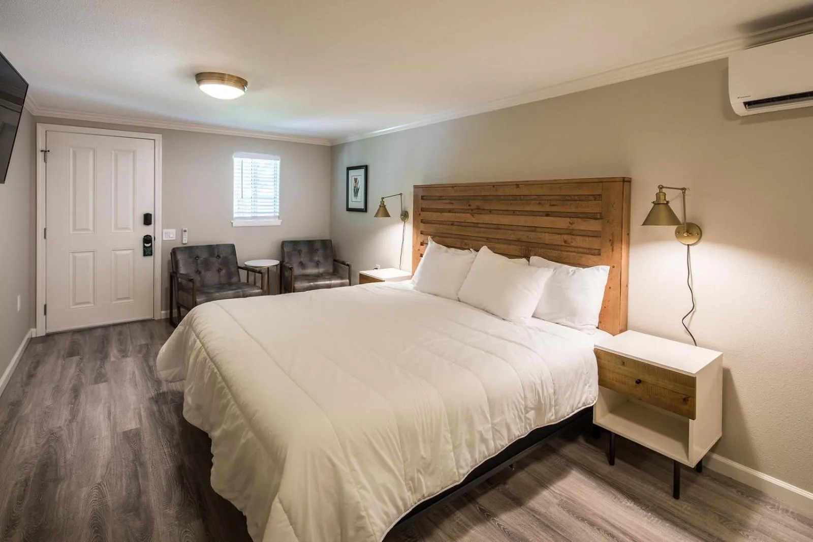 Bed in Cottages On River Road