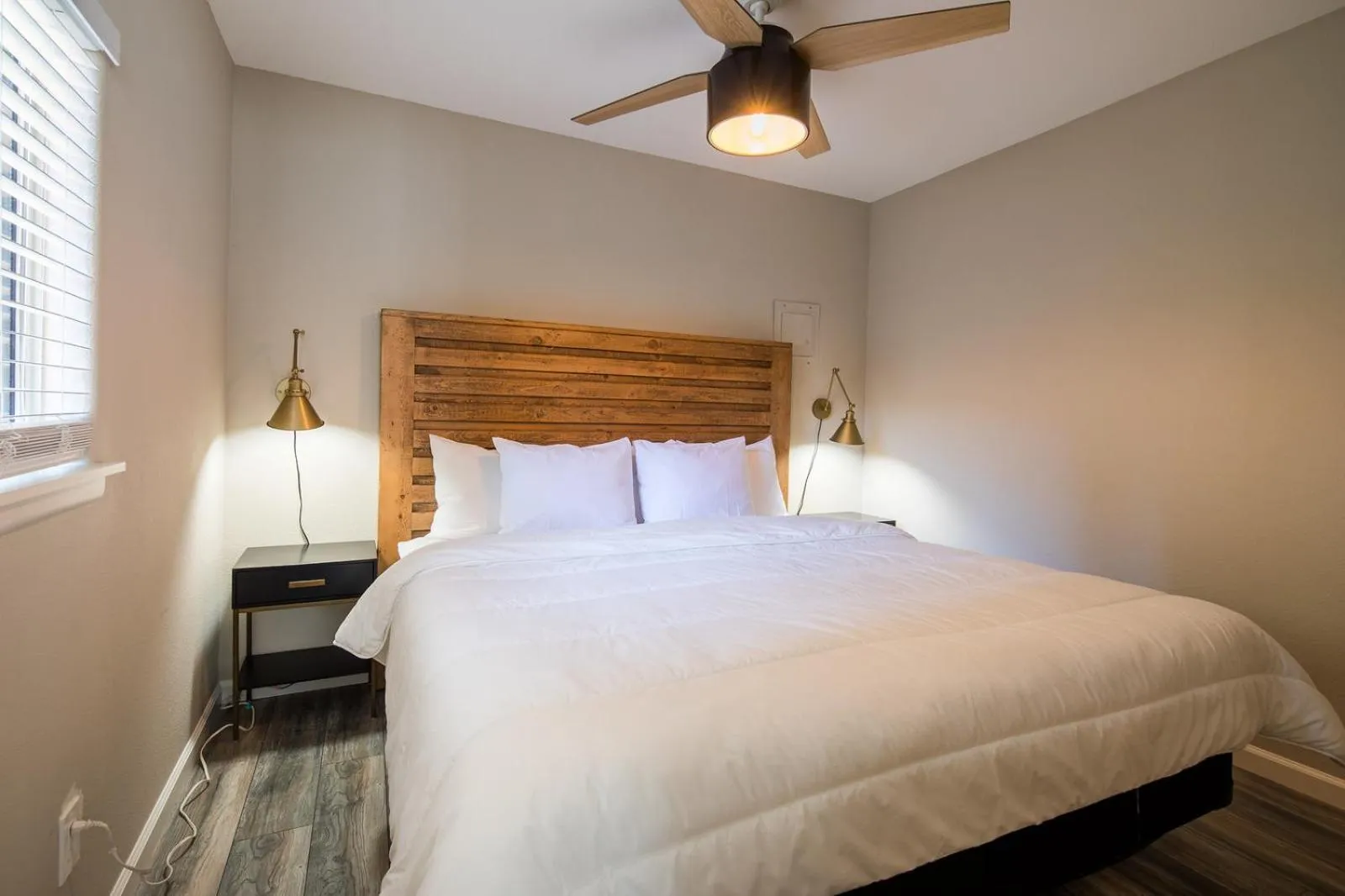 Bed in Cottages On River Road