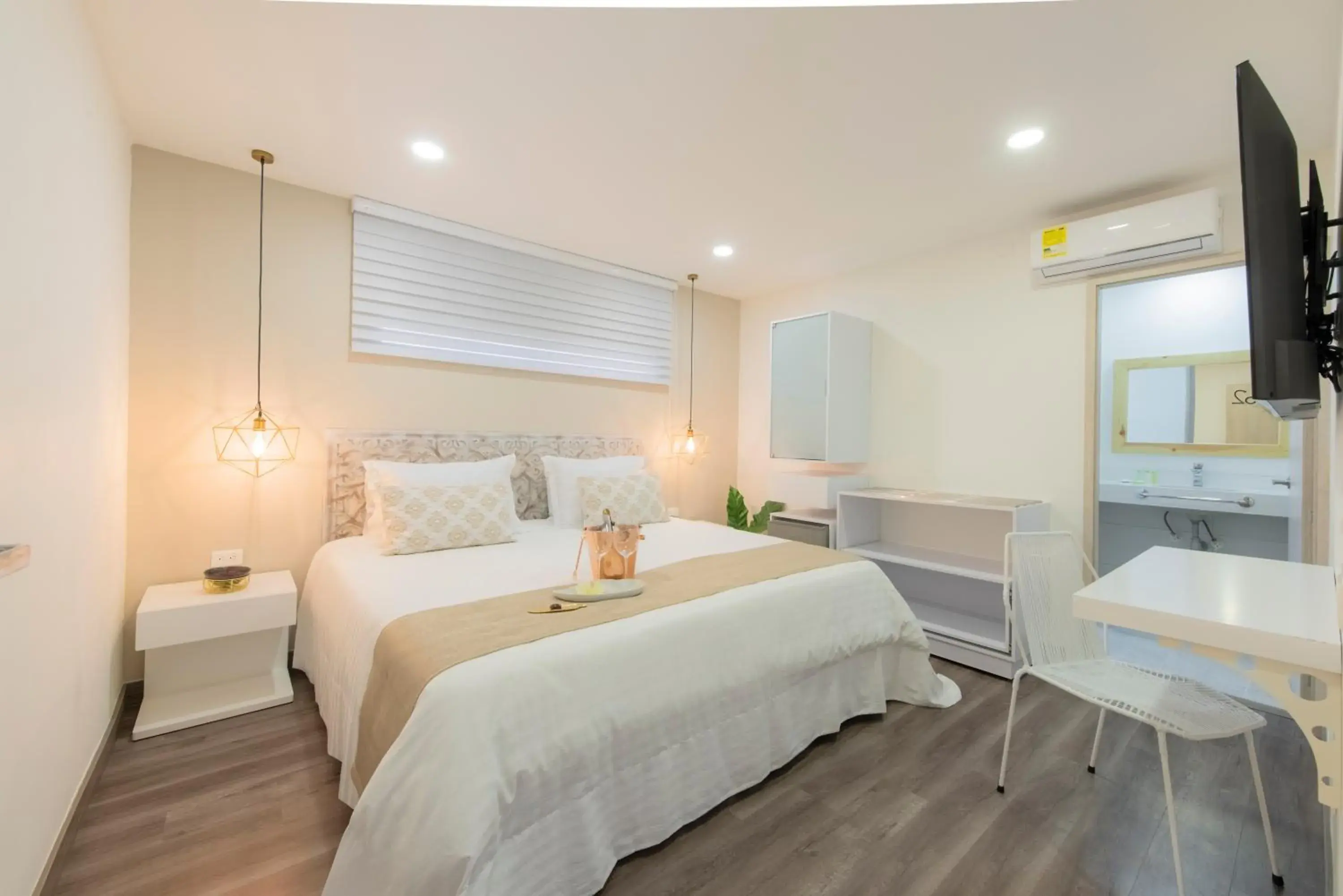 Deluxe Double Room - single occupancy in Medellín Vibes Hostel Deluxe Double Room - single occupancy in Medellín Vibes Hostel