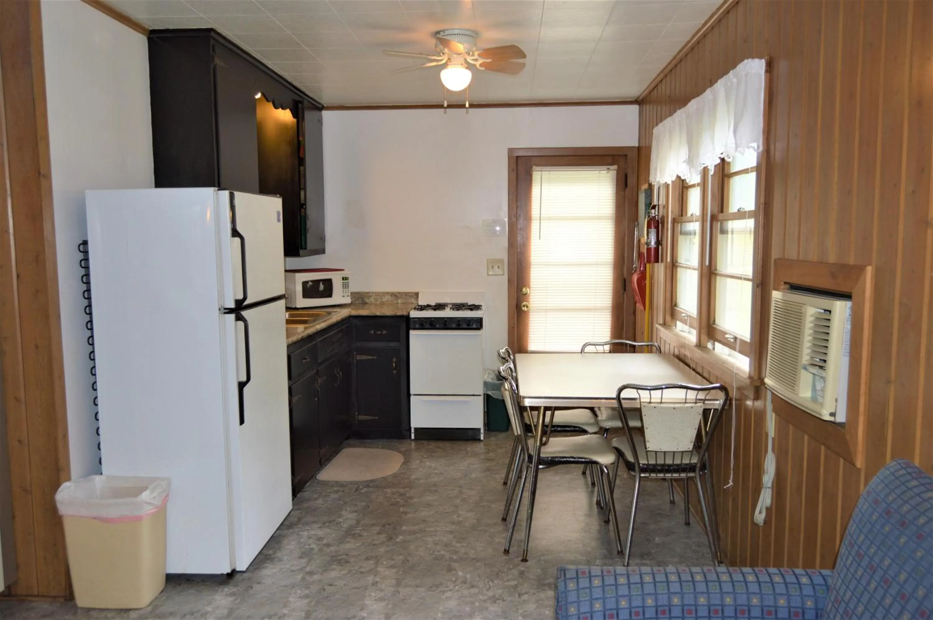 Kitchen or kitchenette in Baileys Sunset Cottages