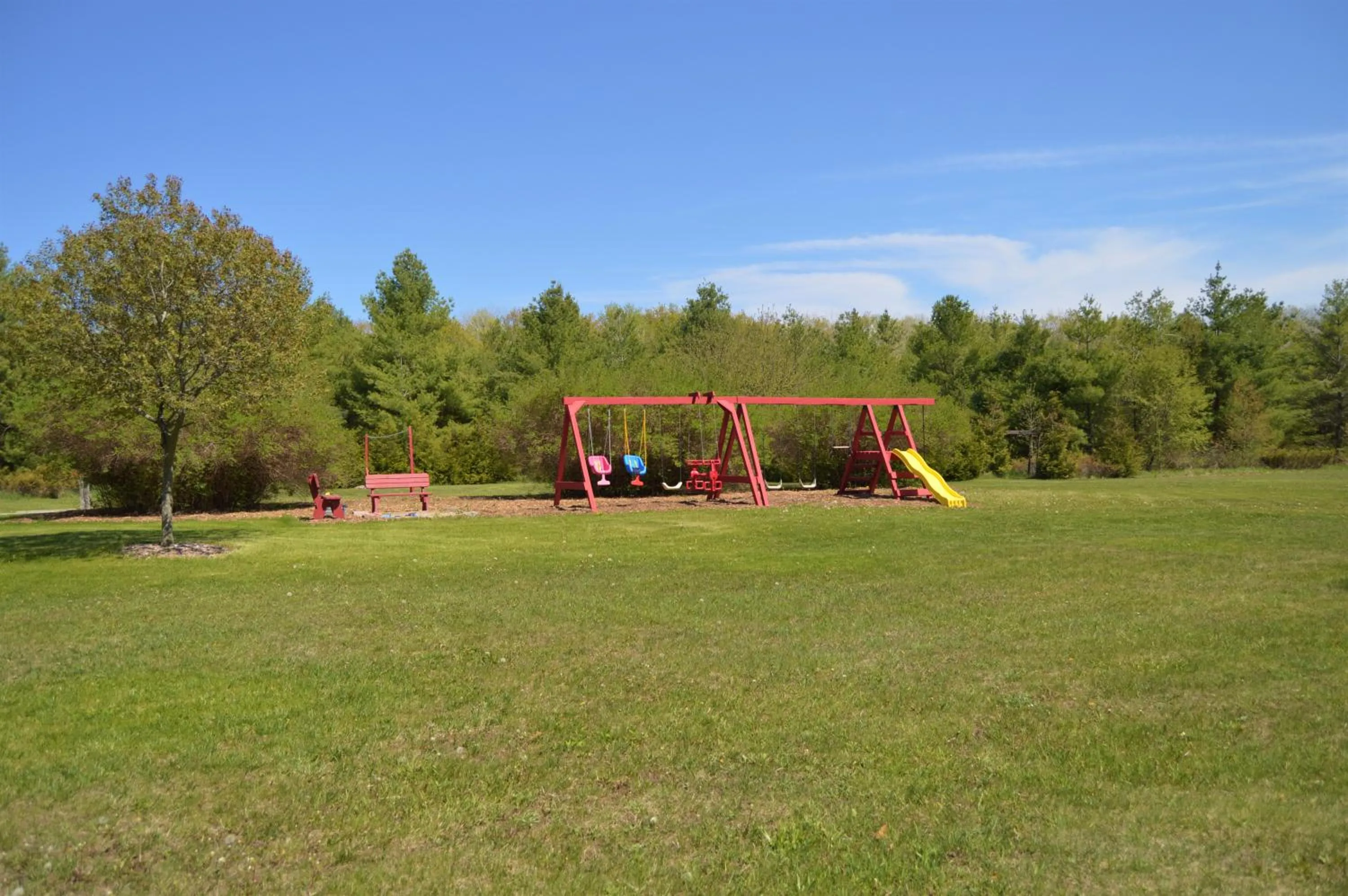 Children play ground in Baileys Sunset Cottages
