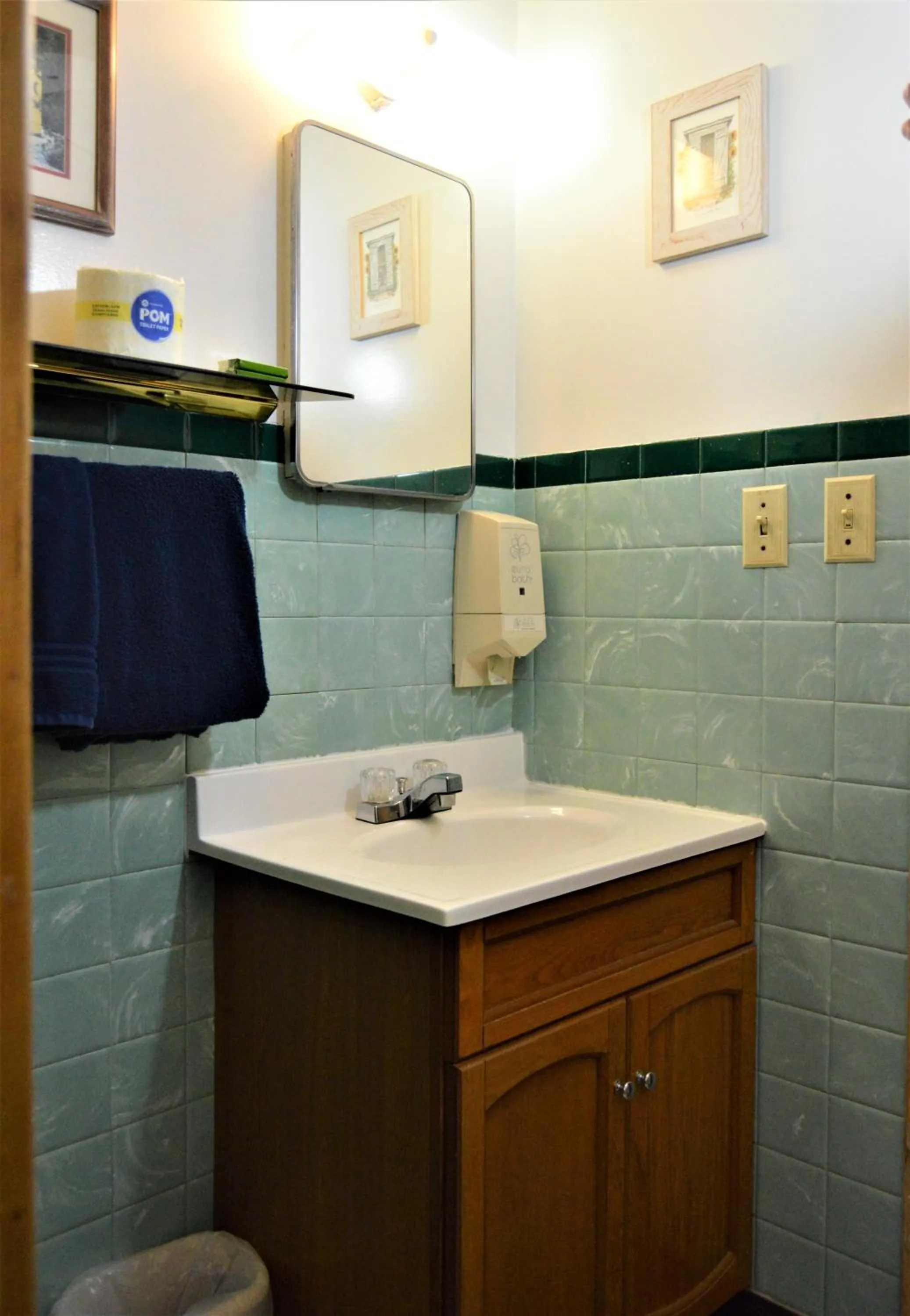 Bathroom in Baileys Sunset Cottages