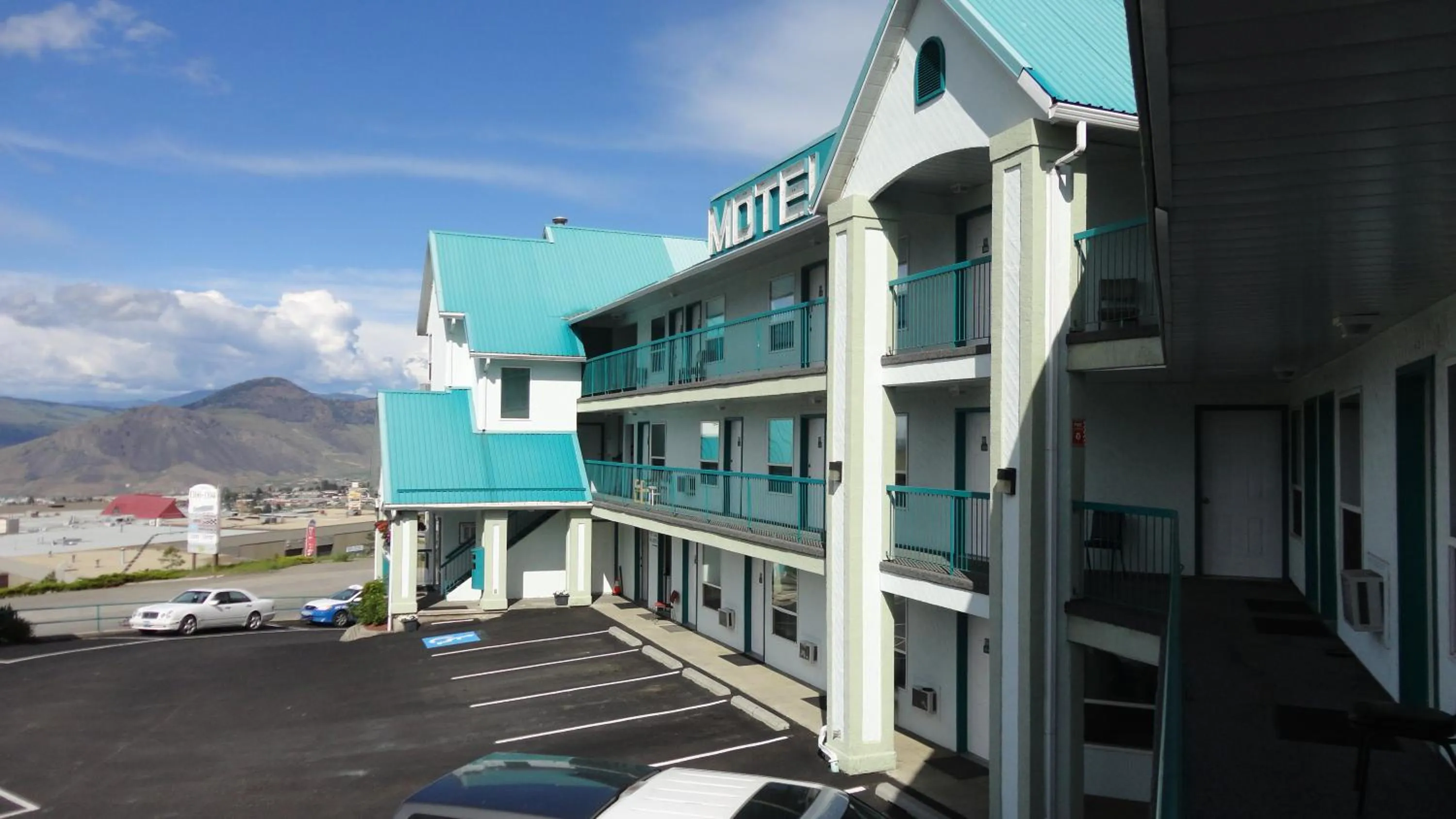 Facade/entrance in Alpine Motel