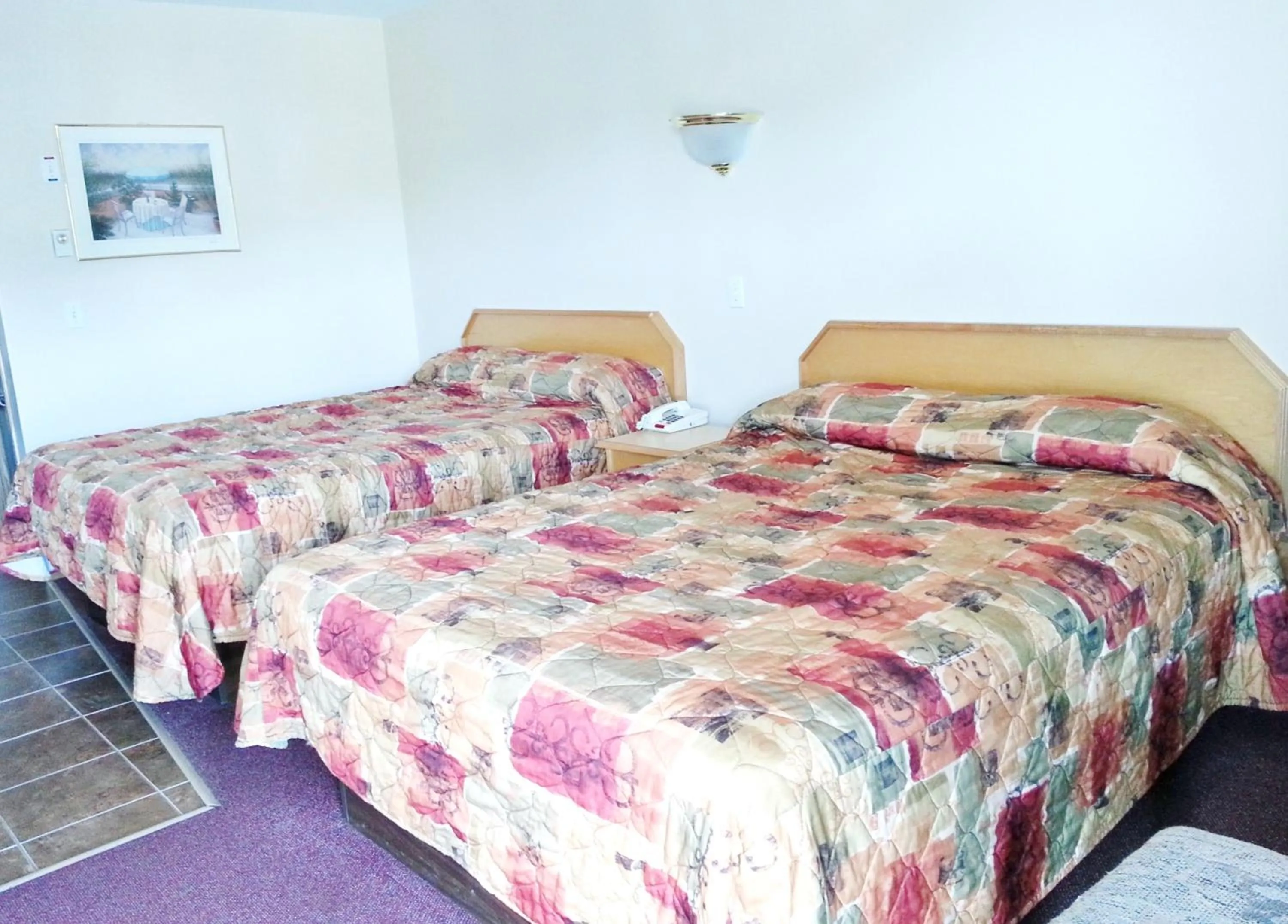 Bed in Alpine Motel