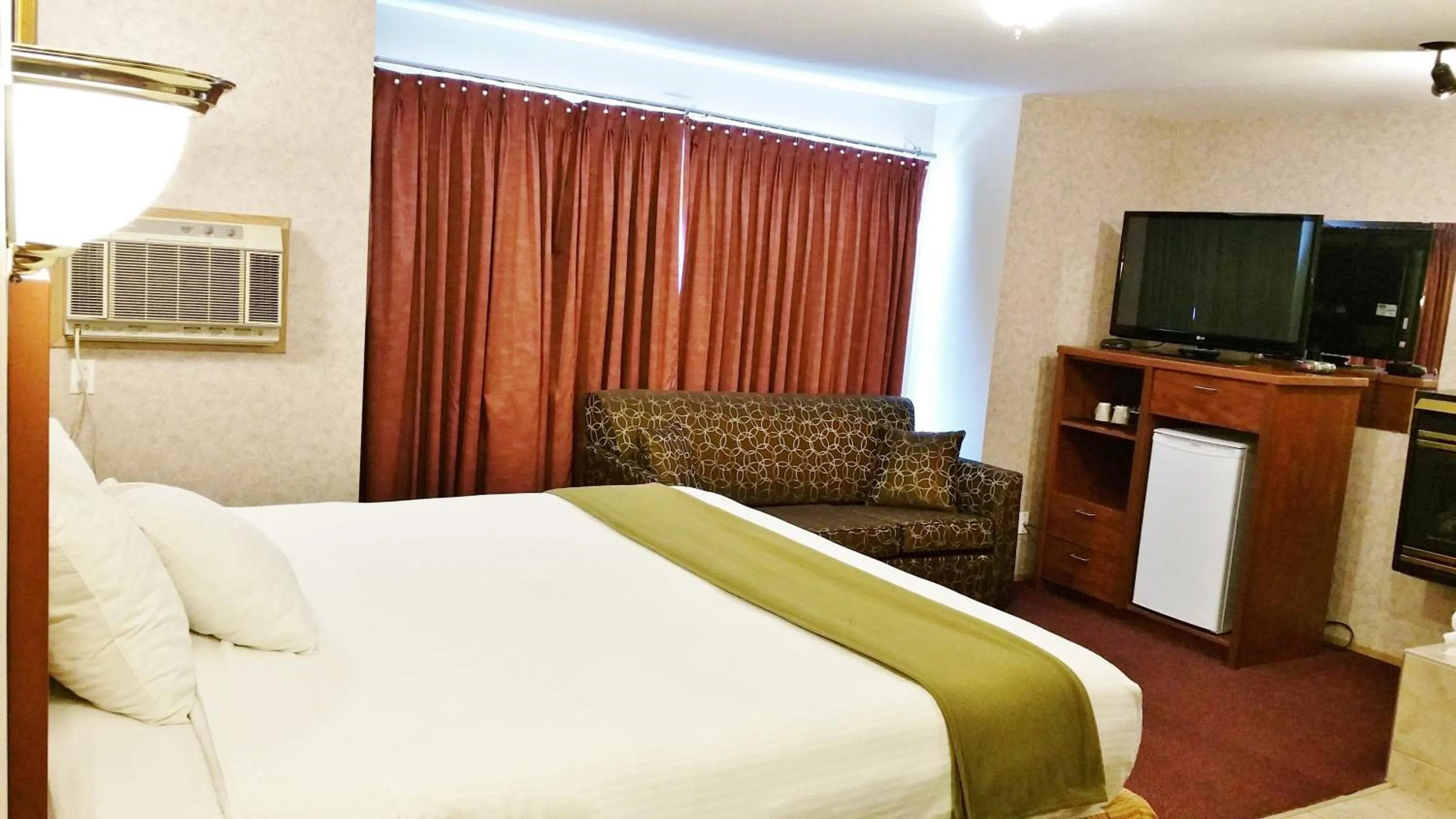 Photo of the whole room, Bed in Alpine Motel