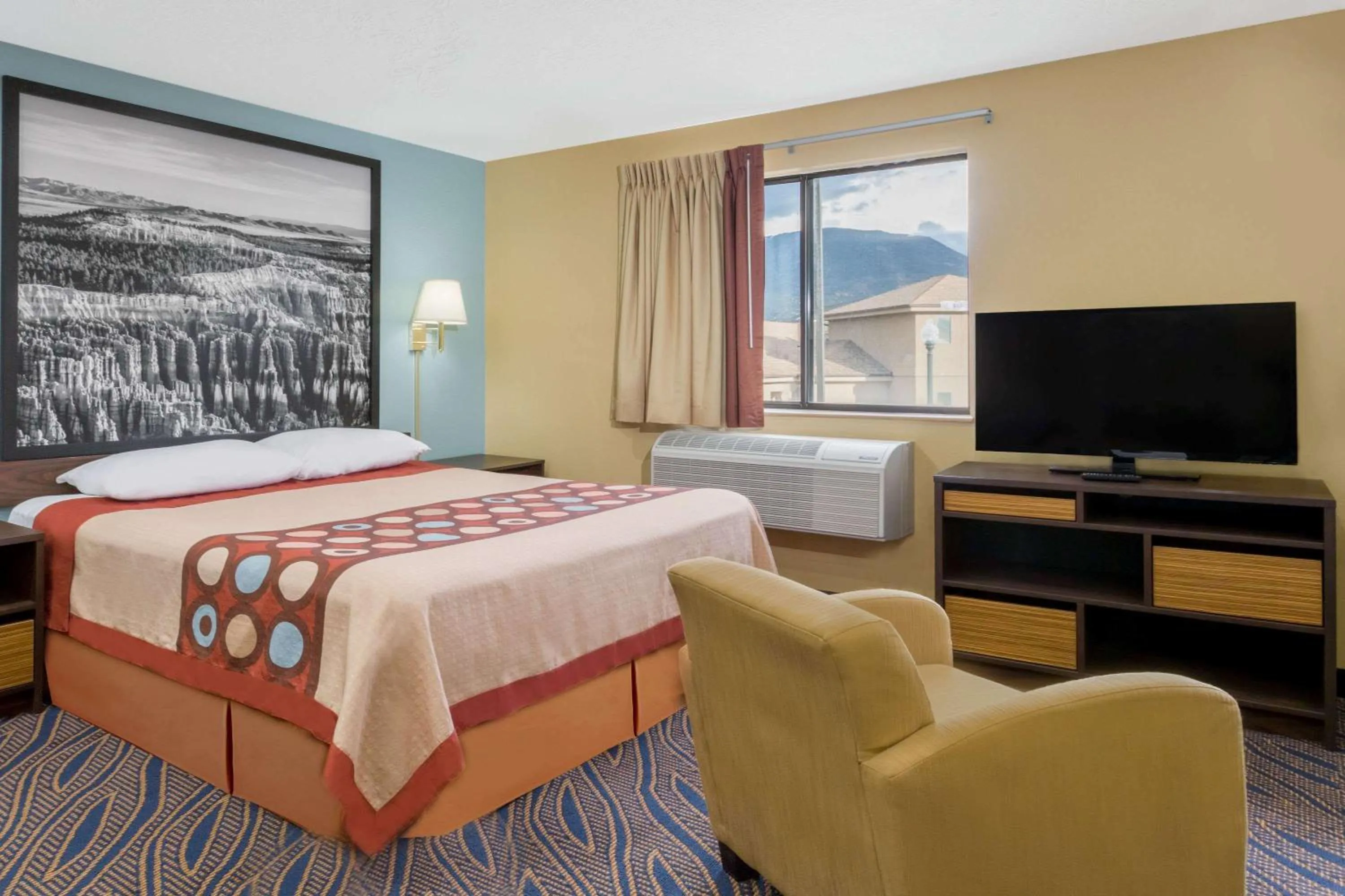 Photo of the whole room, Bed in Super 8 by Wyndham Cedar City