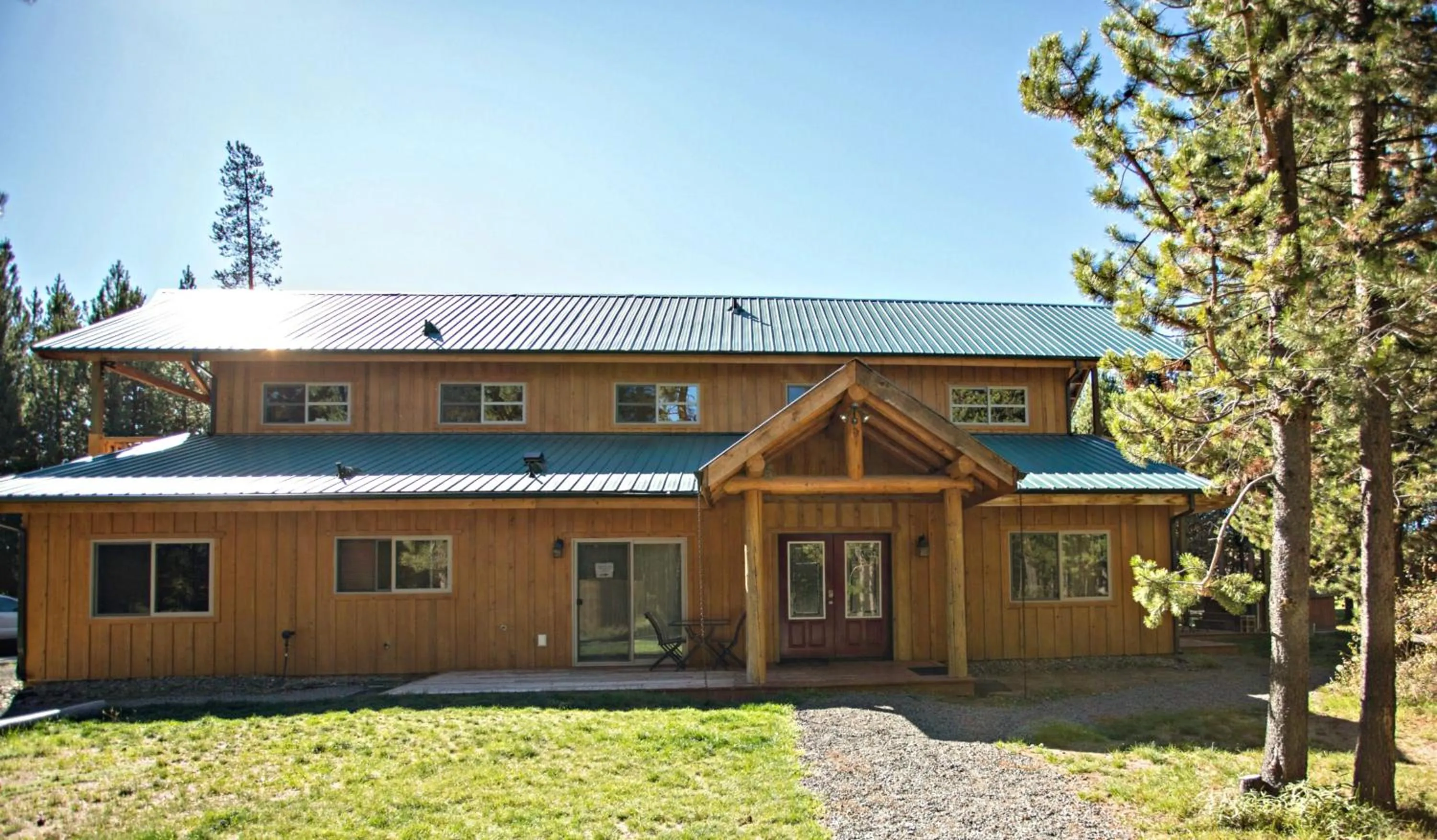 Facade/entrance in DiamondStone Guest Lodges