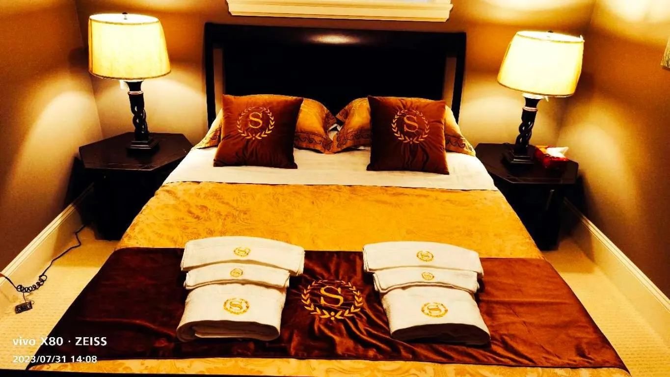 Bed in Sunny Island by White Rock B&B