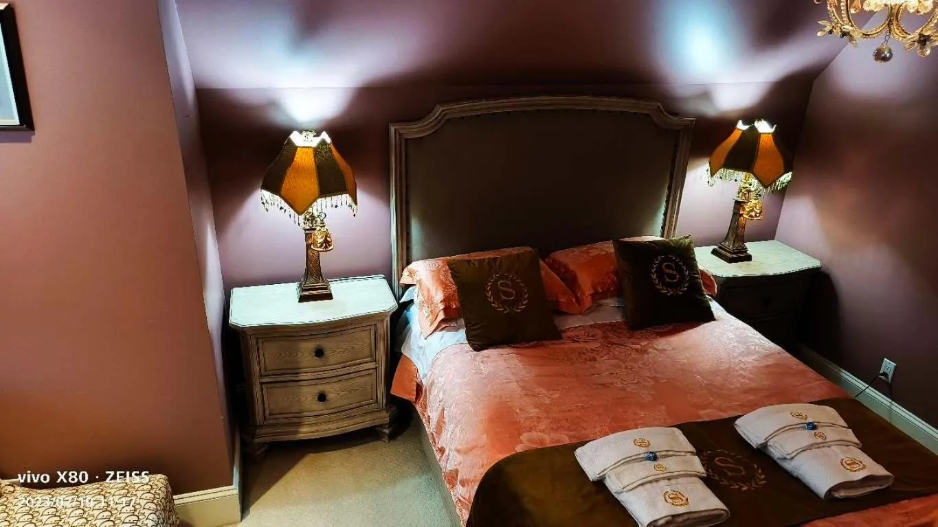 Bed in Sunny Island by White Rock B&B