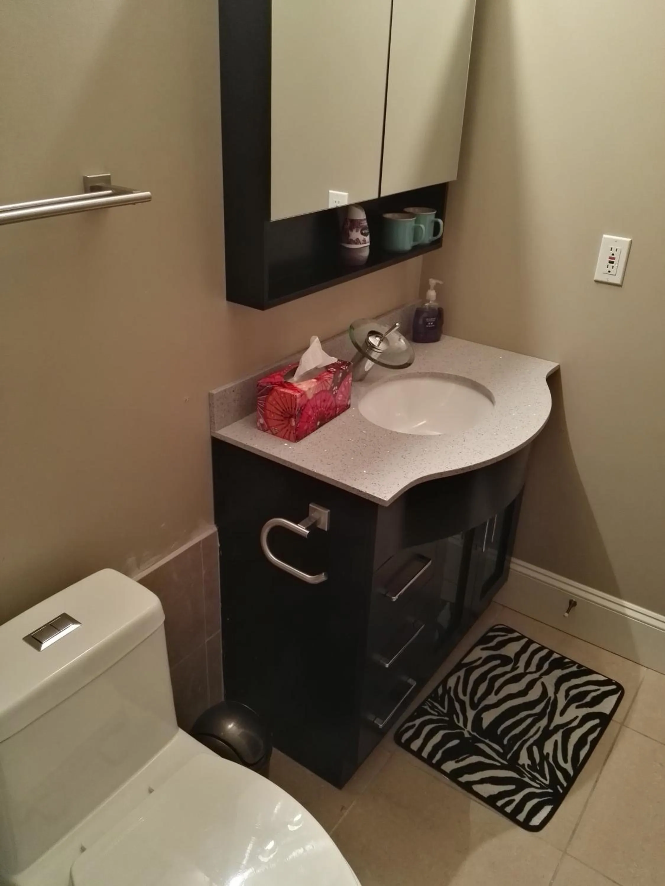 Toilet in Sunny Island by White Rock B&B