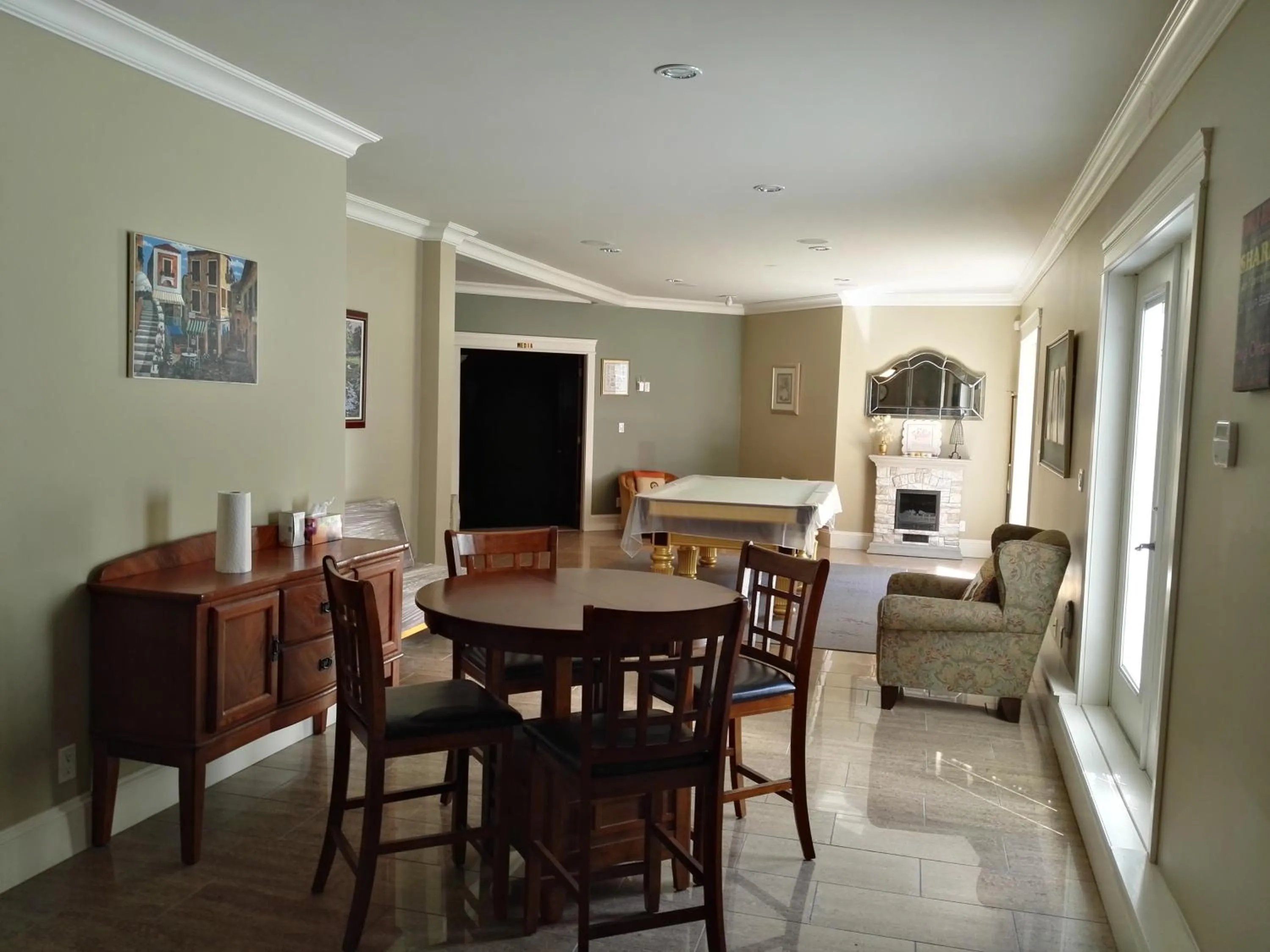 Seating area in Sunny Island by White Rock B&B