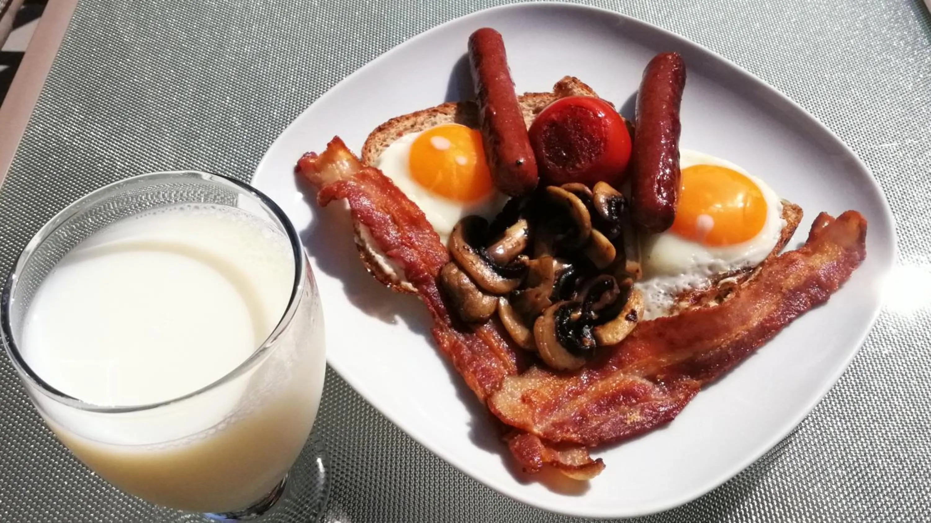 Food and drinks in Sunny Island by White Rock B&B