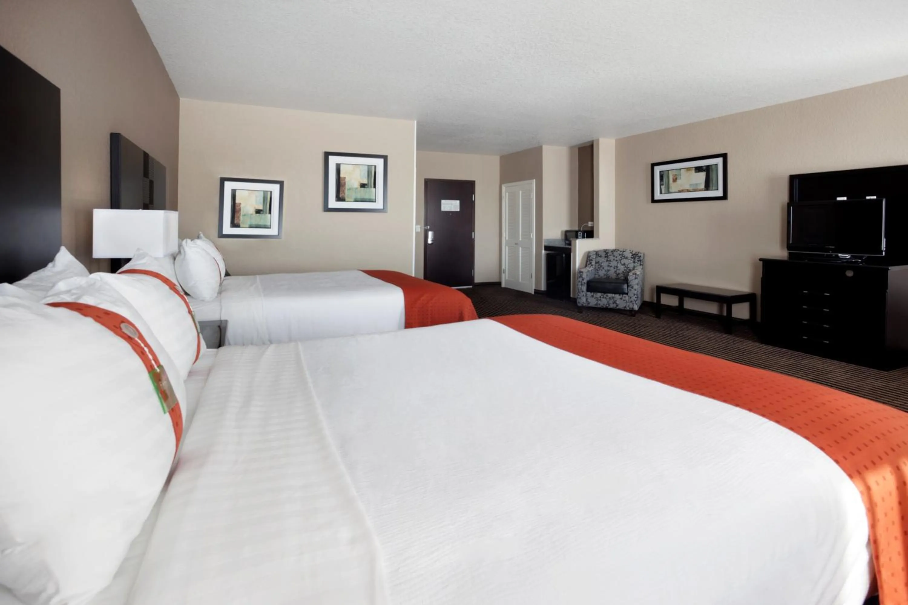 Photo of the whole room, Bed in Holiday Inn San Antonio North Stone Oak Area by IHG-Newly Renovated