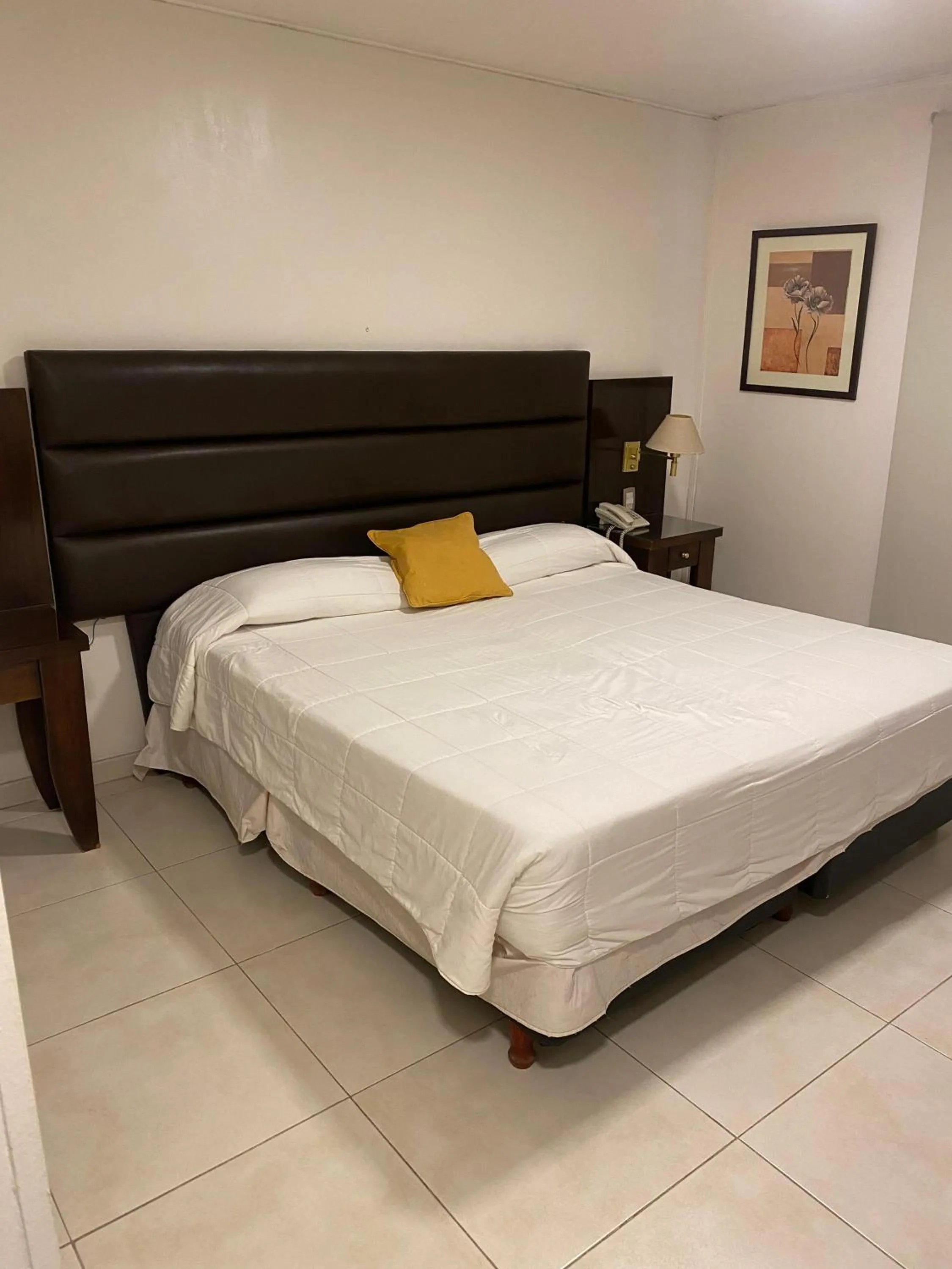 Bedroom, Bed in Hotel Metropol