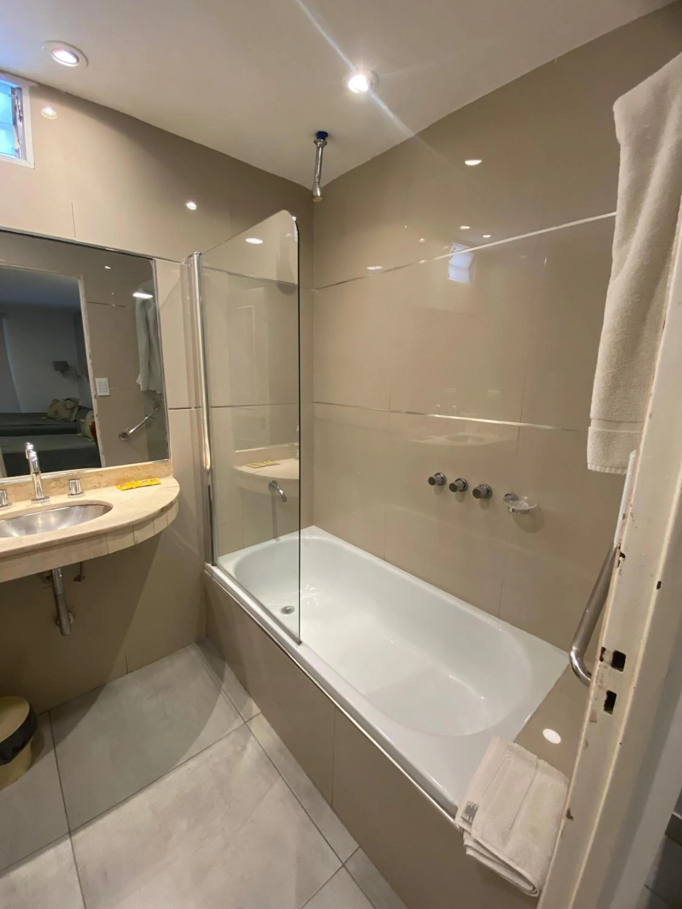 Bathroom in Hotel Metropol