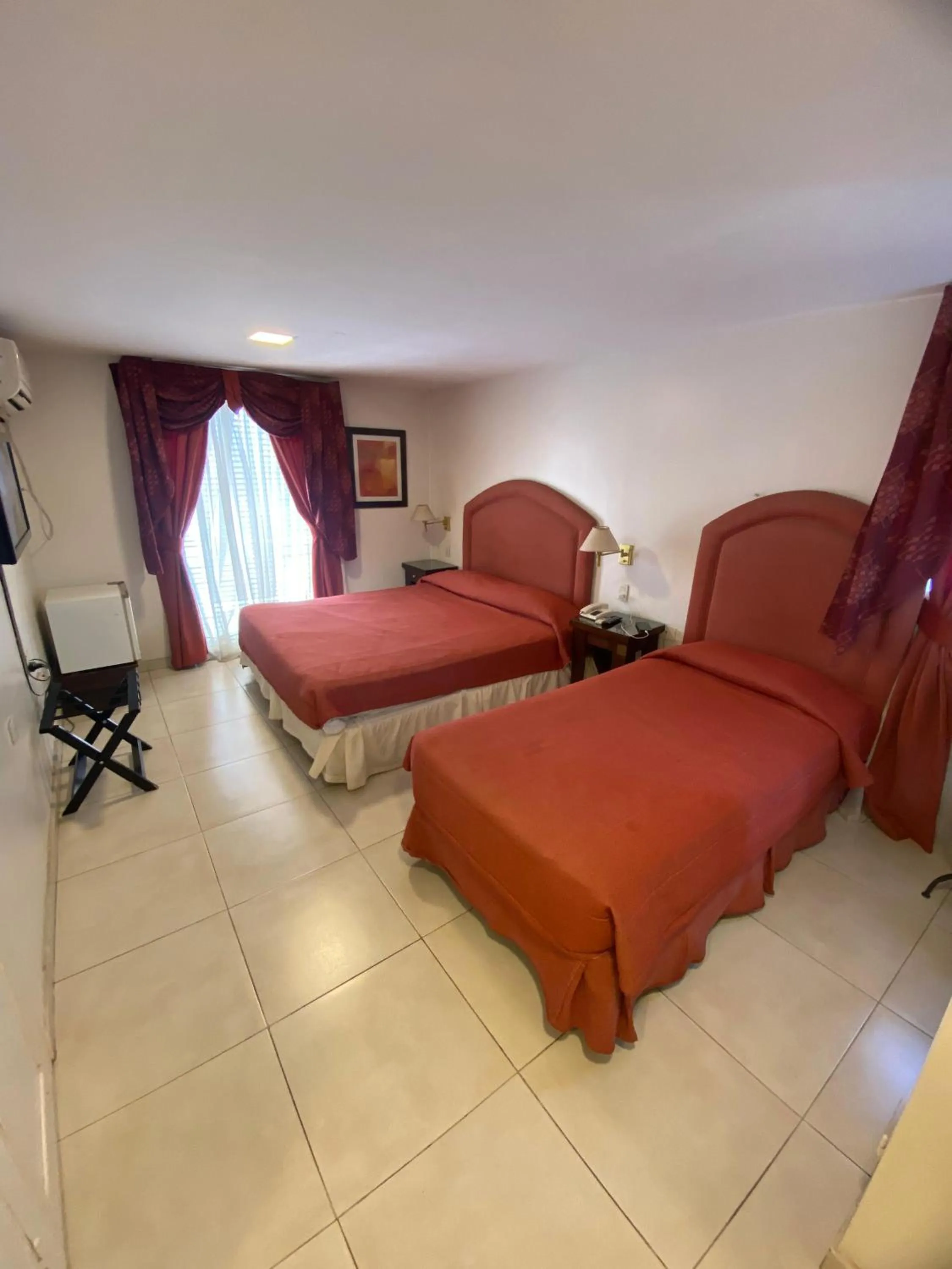 Bedroom, Bed in Hotel Metropol