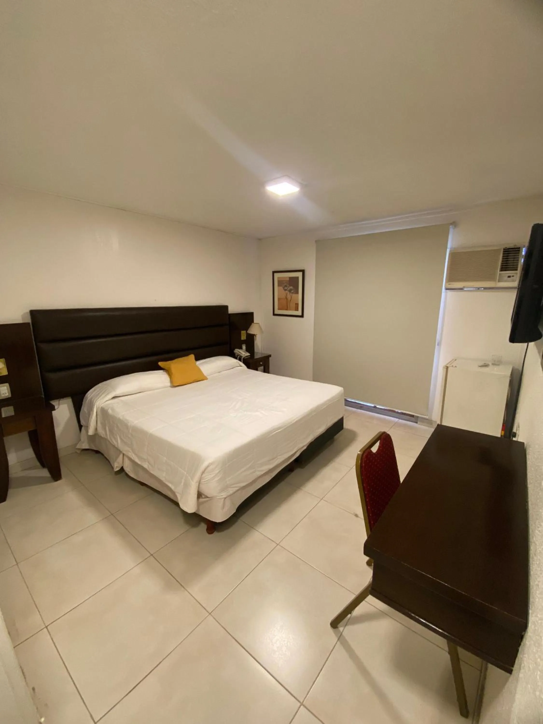 Bedroom, Bed in Hotel Metropol