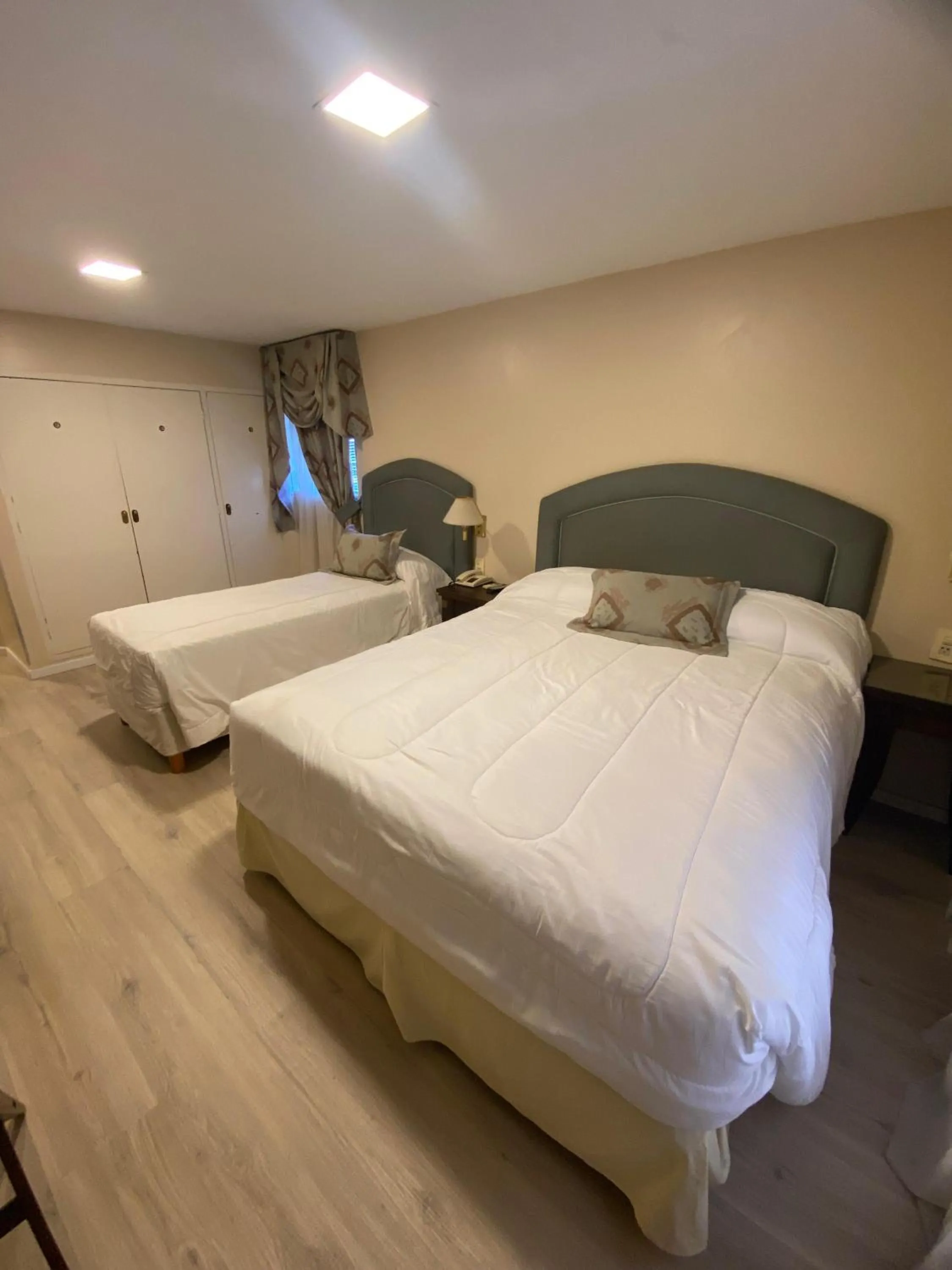 Bedroom, Bed in Hotel Metropol