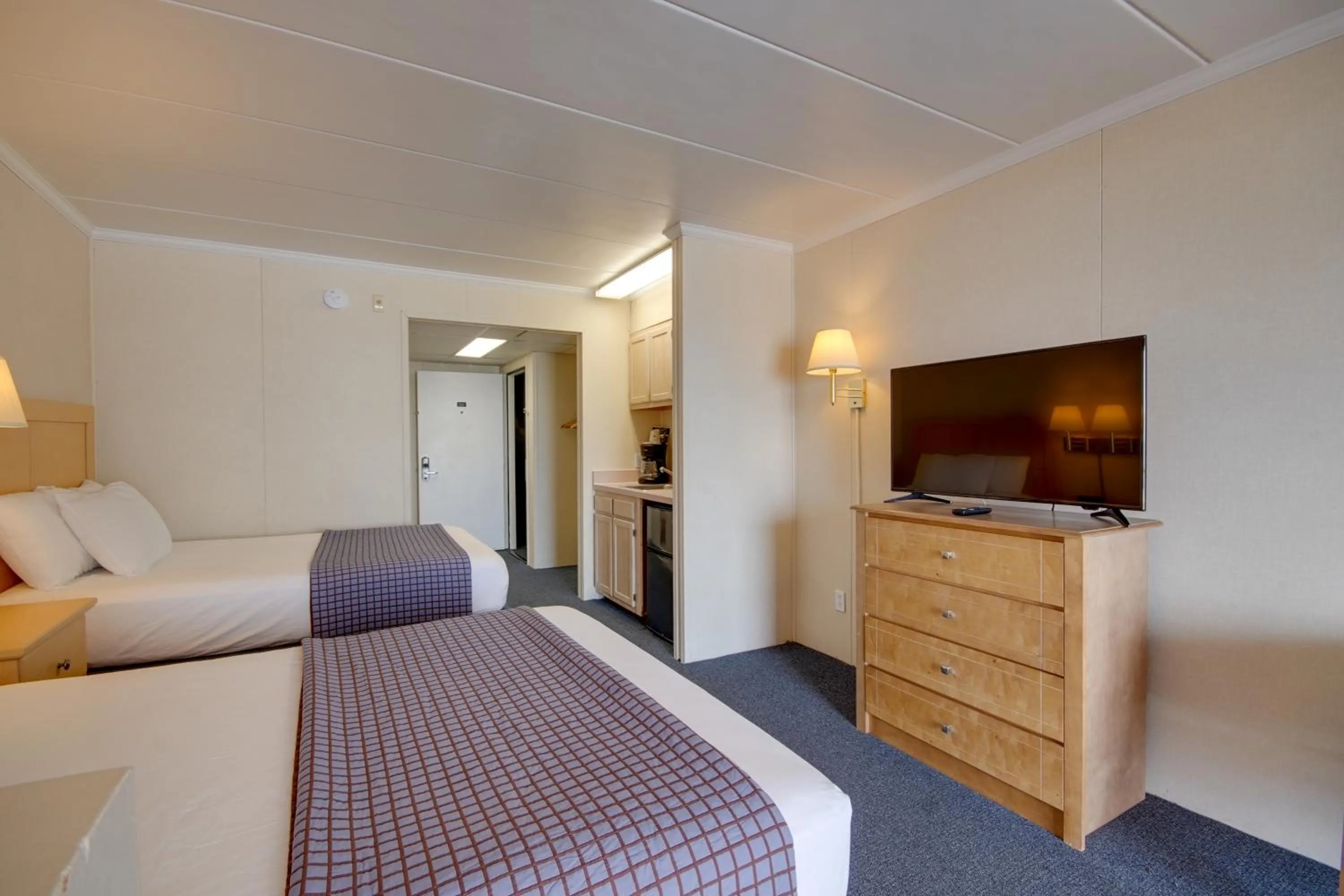 Bed in Flamingo Motel