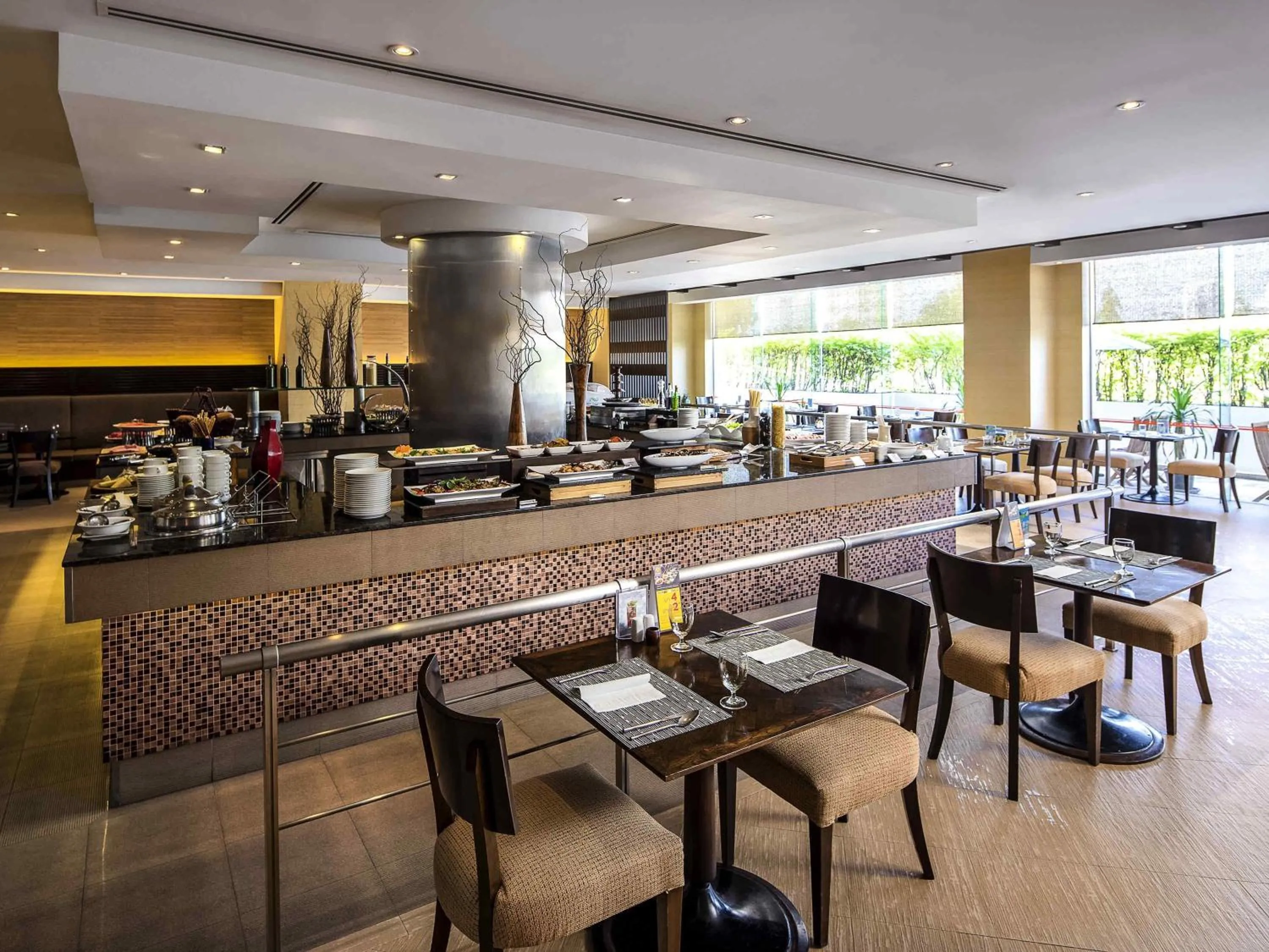 Restaurant/places to eat in Novotel Bangkok Bangna