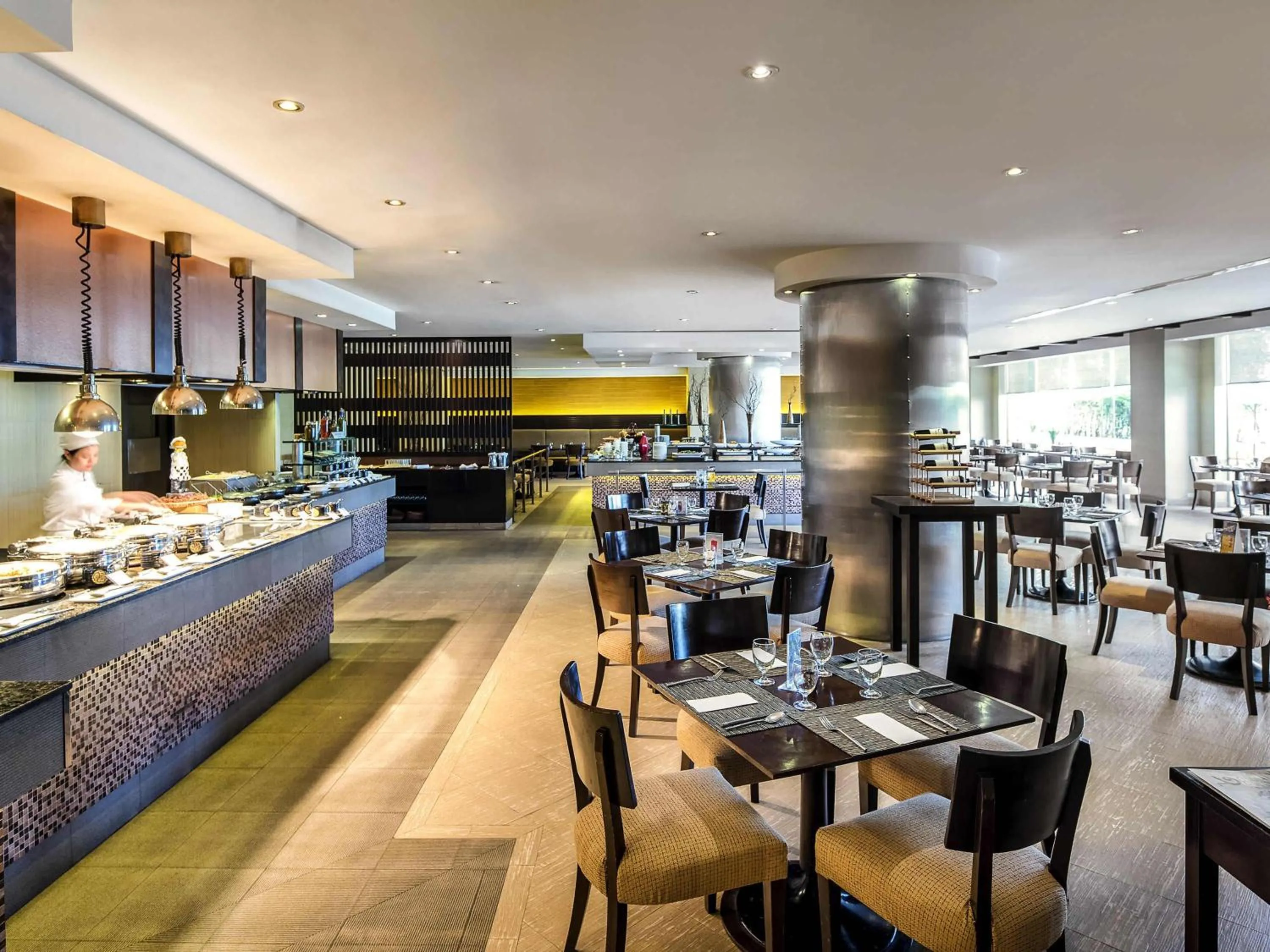 Restaurant/places to eat in Novotel Bangkok Bangna