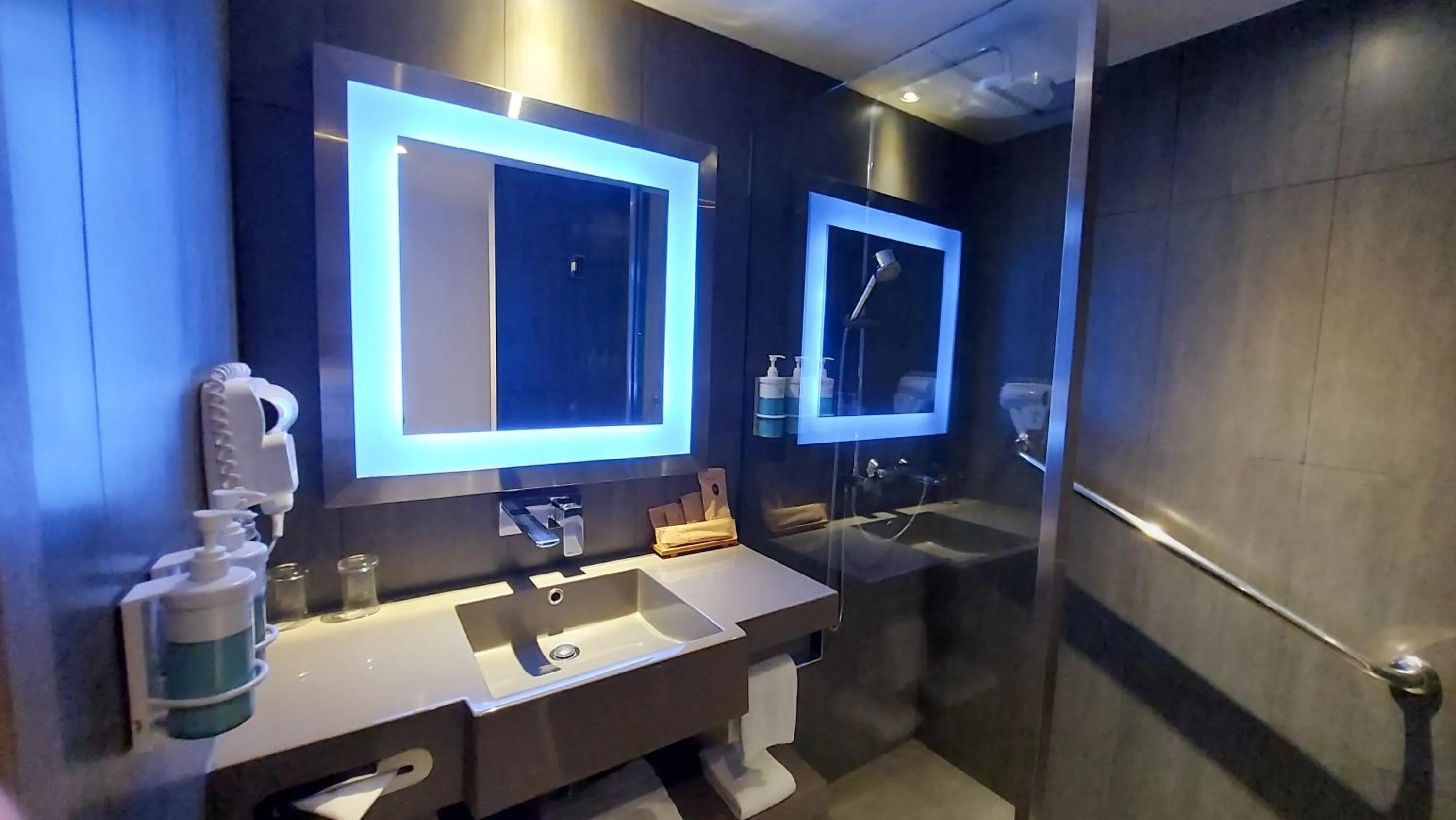 Bathroom in Novotel Bangkok Bangna