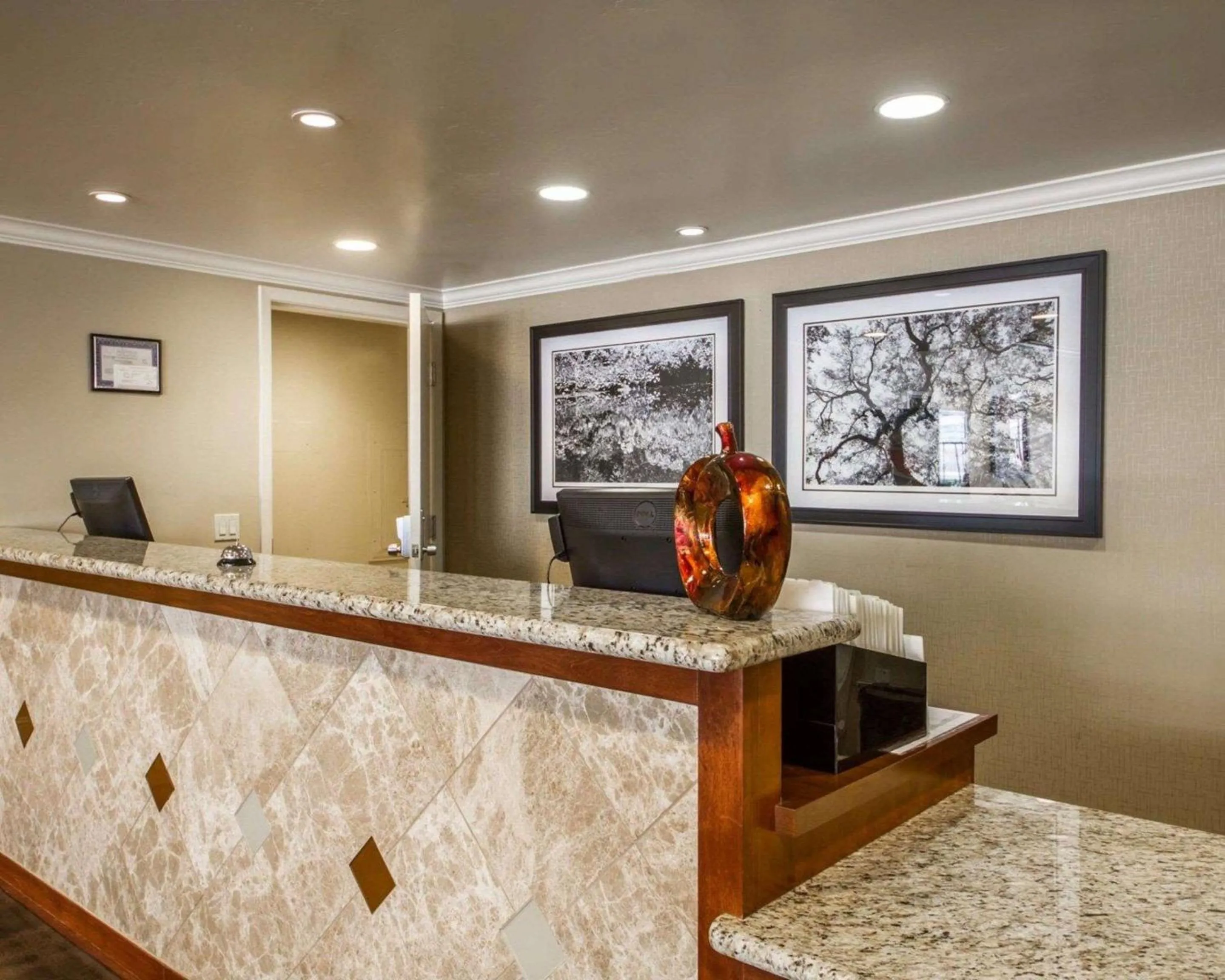 Lobby or reception in Hotel Med Park, an Ascend Collection Hotel