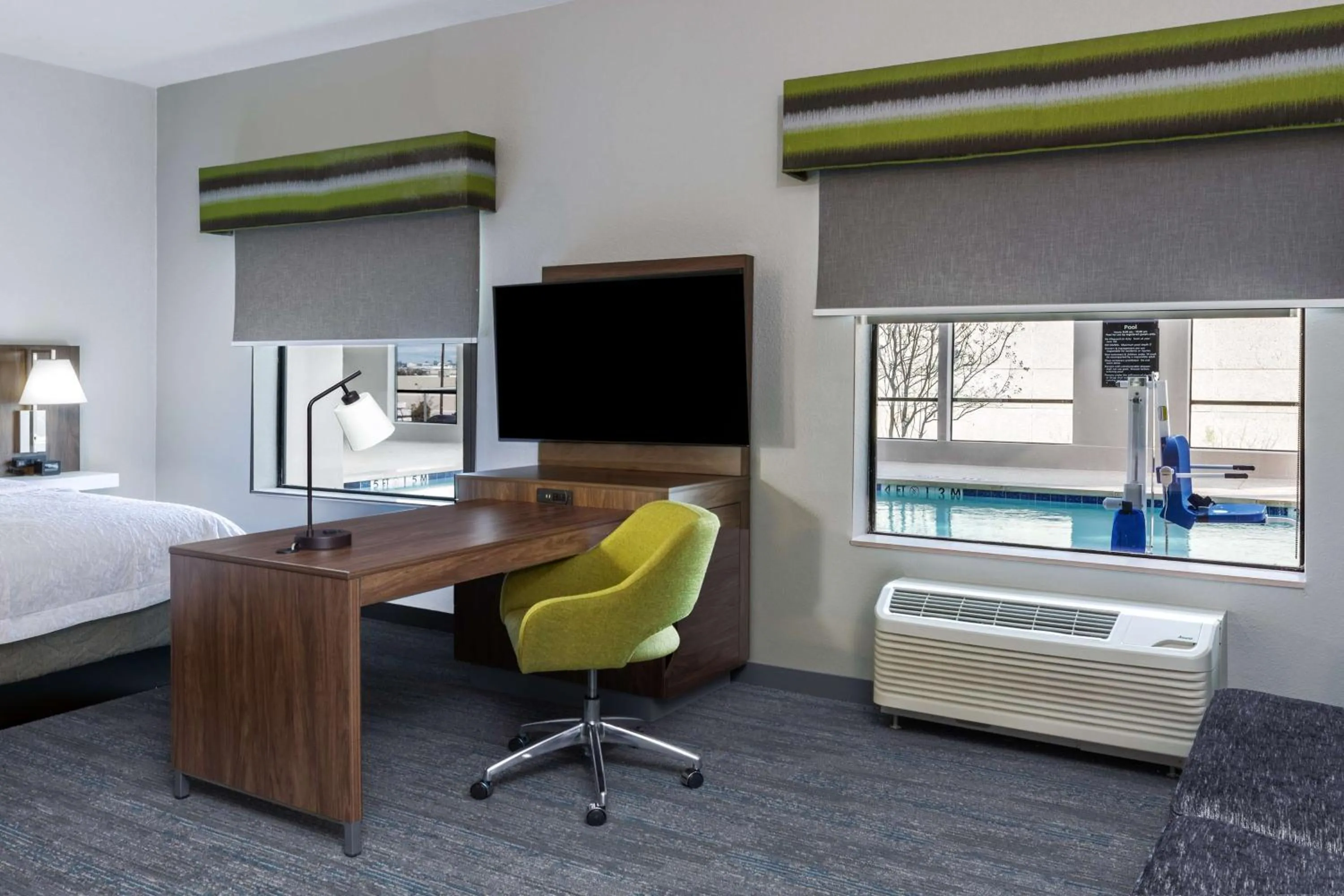 Bedroom, Bed in Hampton Inn & Suites Dallas I-30 Cockrell Hill, Tx