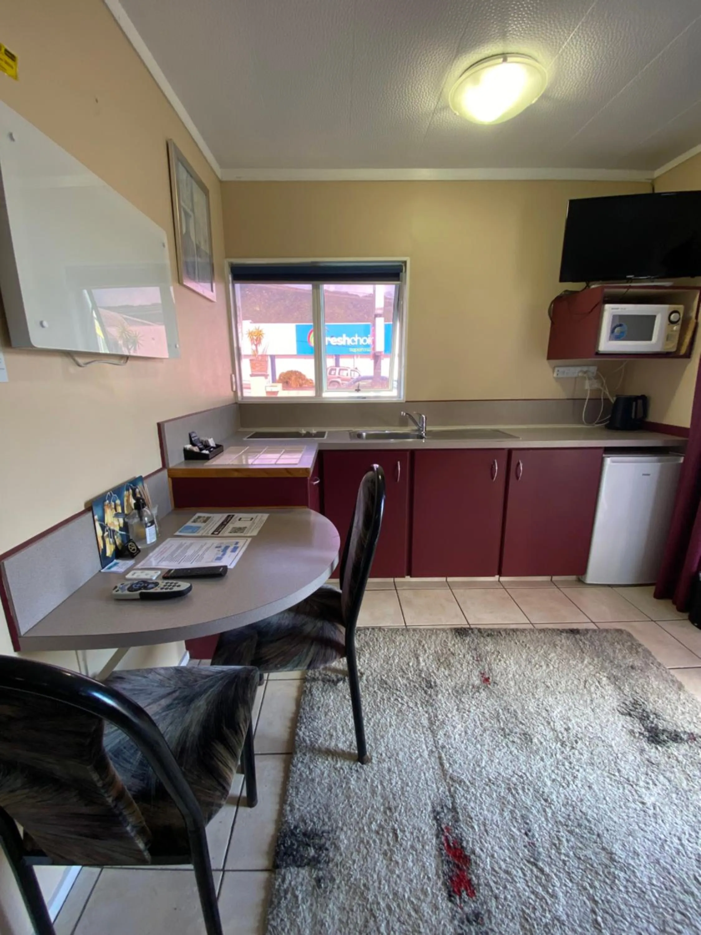 Kitchen or kitchenette in Aldan Lodge