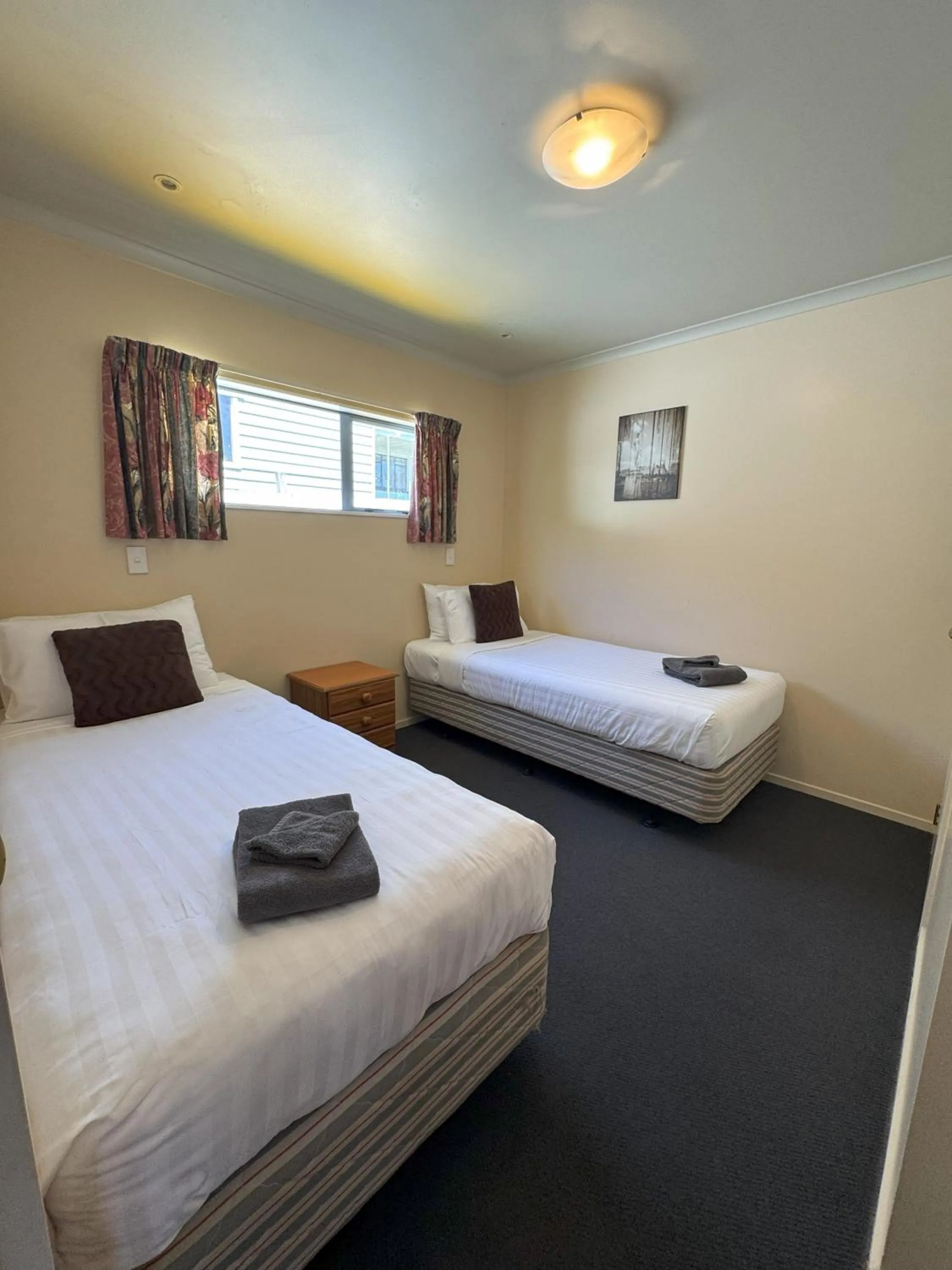 Bedroom, Bed in Aldan Lodge