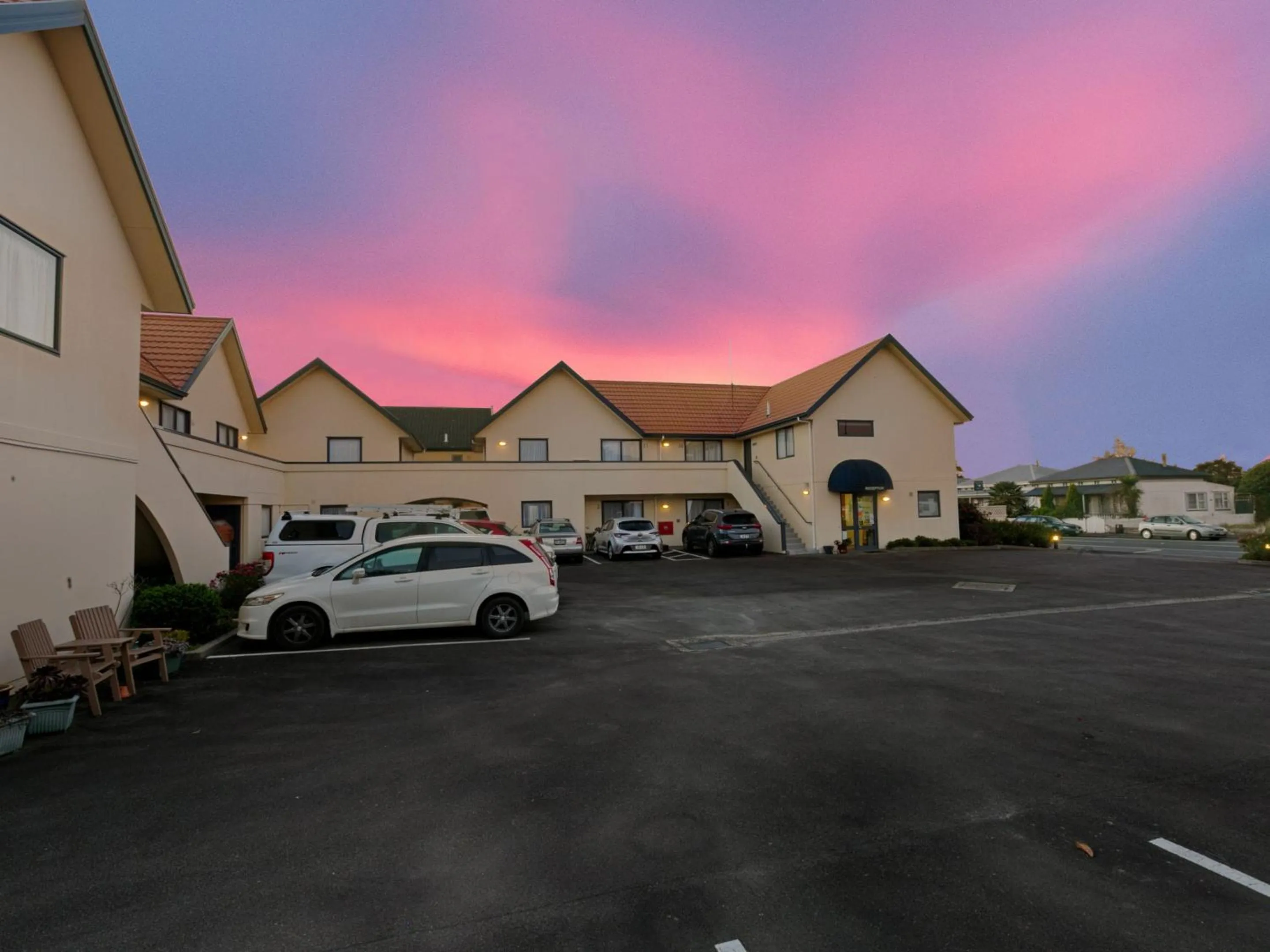 Property building in Bella Vista Motel Westport