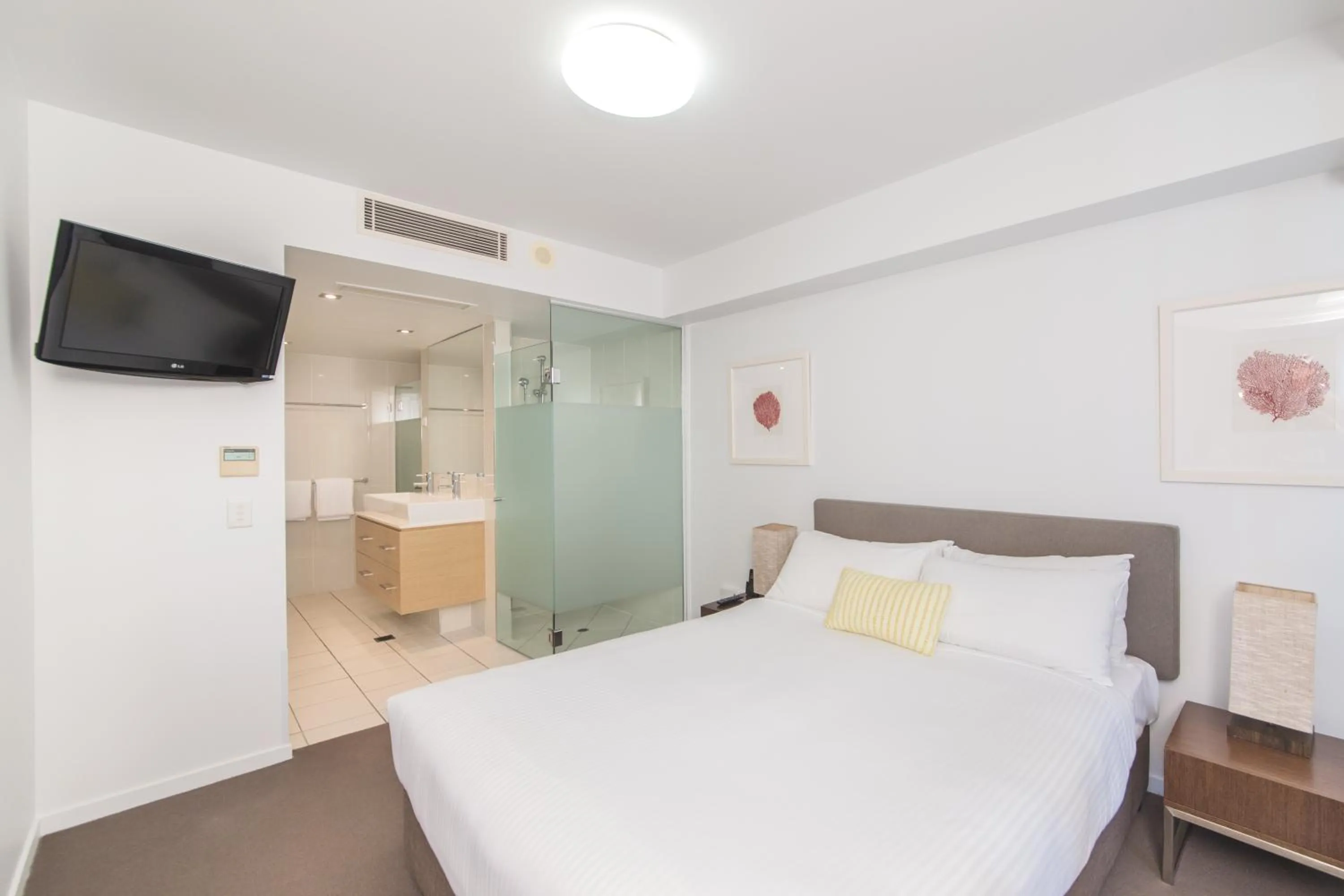 Bed in Echelon Apartments Yeppoon