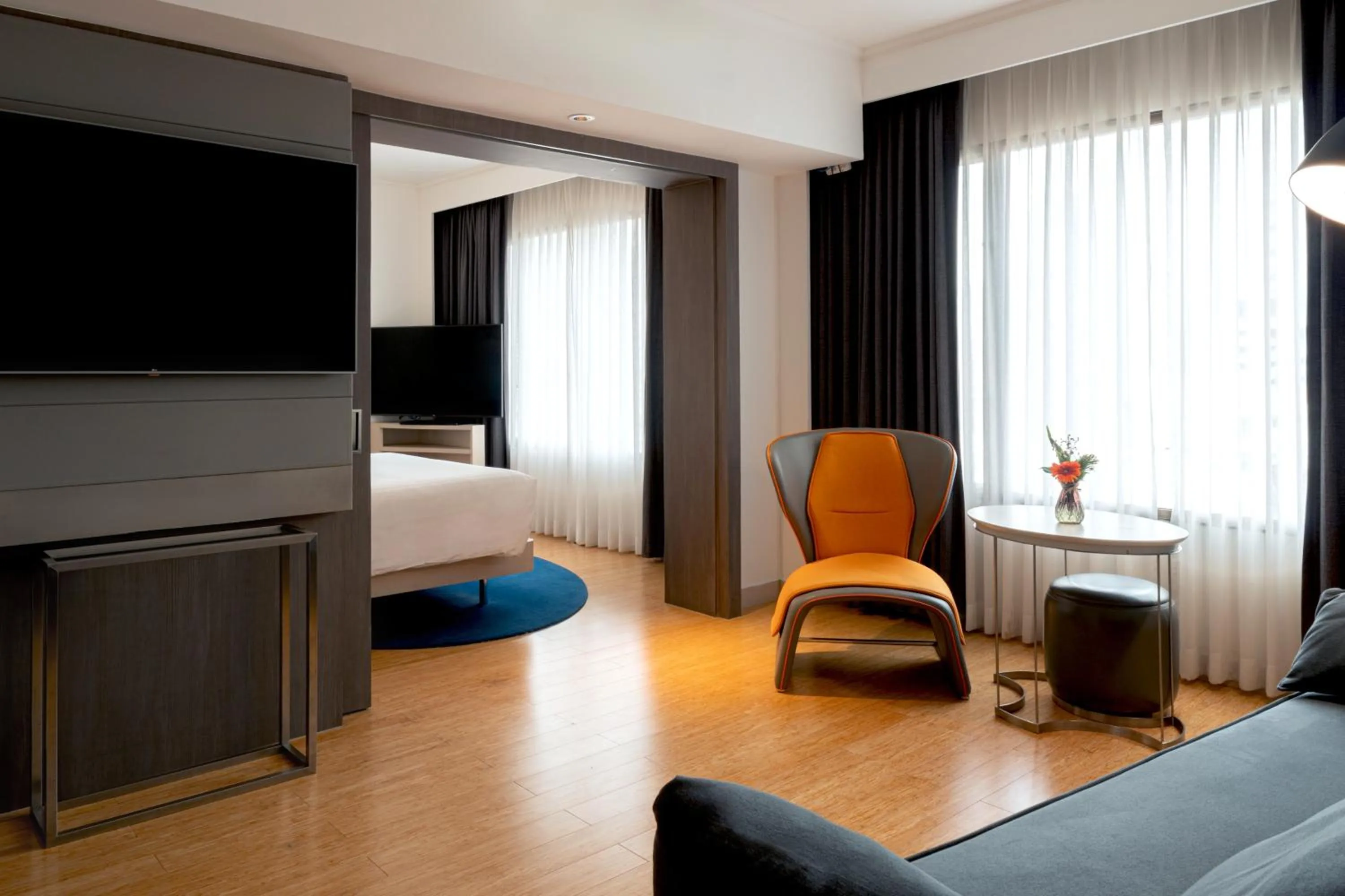 Living room, Bed in Novotel Bangkok on Siam Square