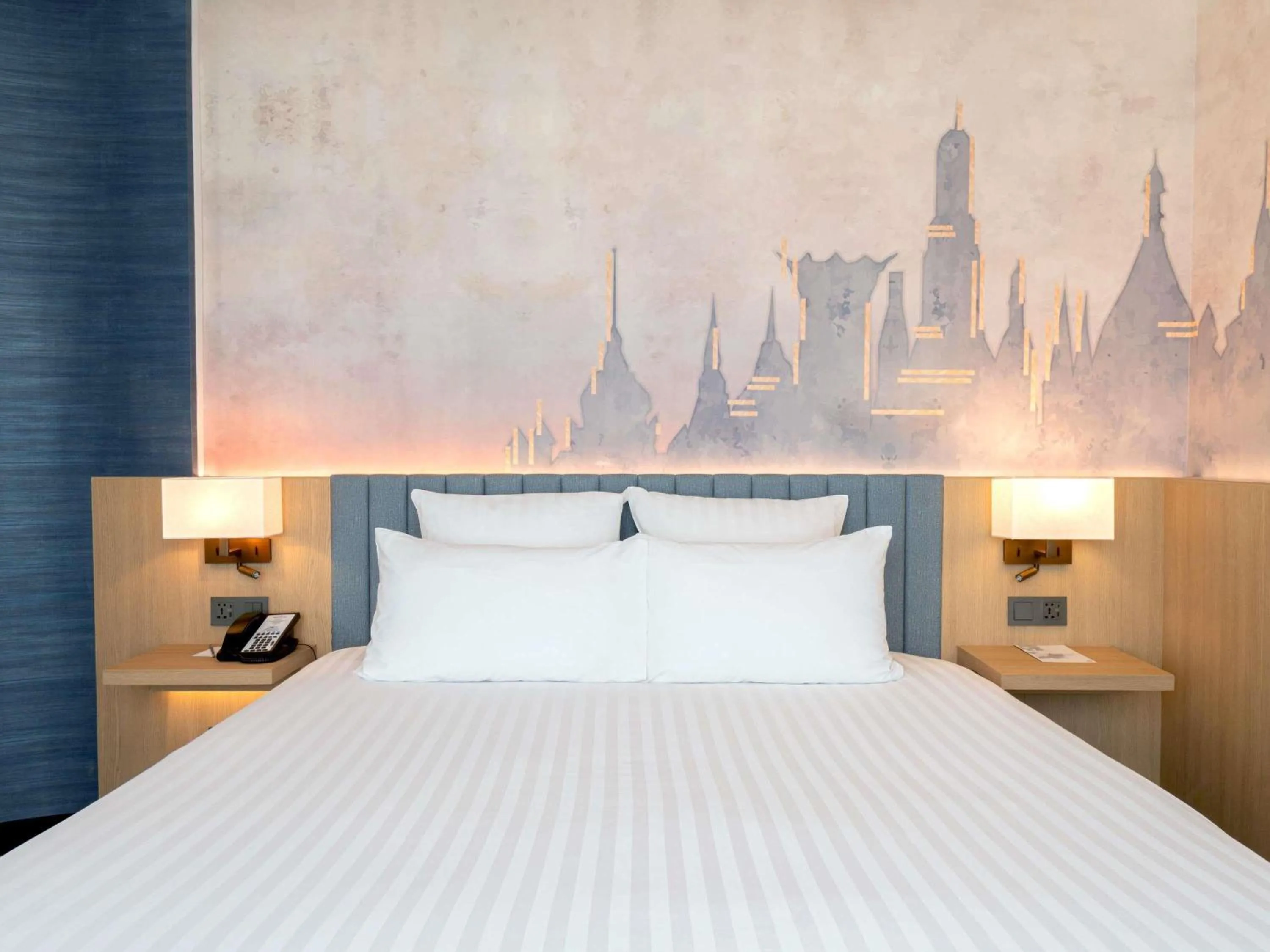 Bedroom, Bed in Novotel Bangkok on Siam Square