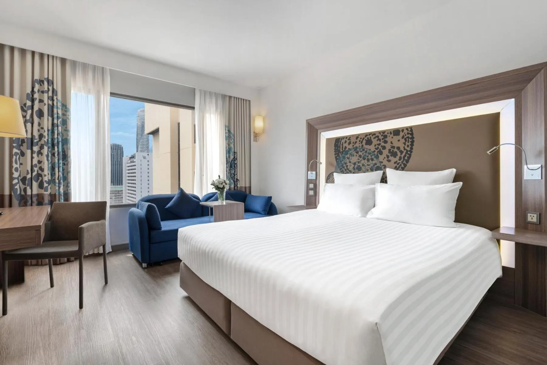 Bedroom, Bed in Novotel Bangkok on Siam Square