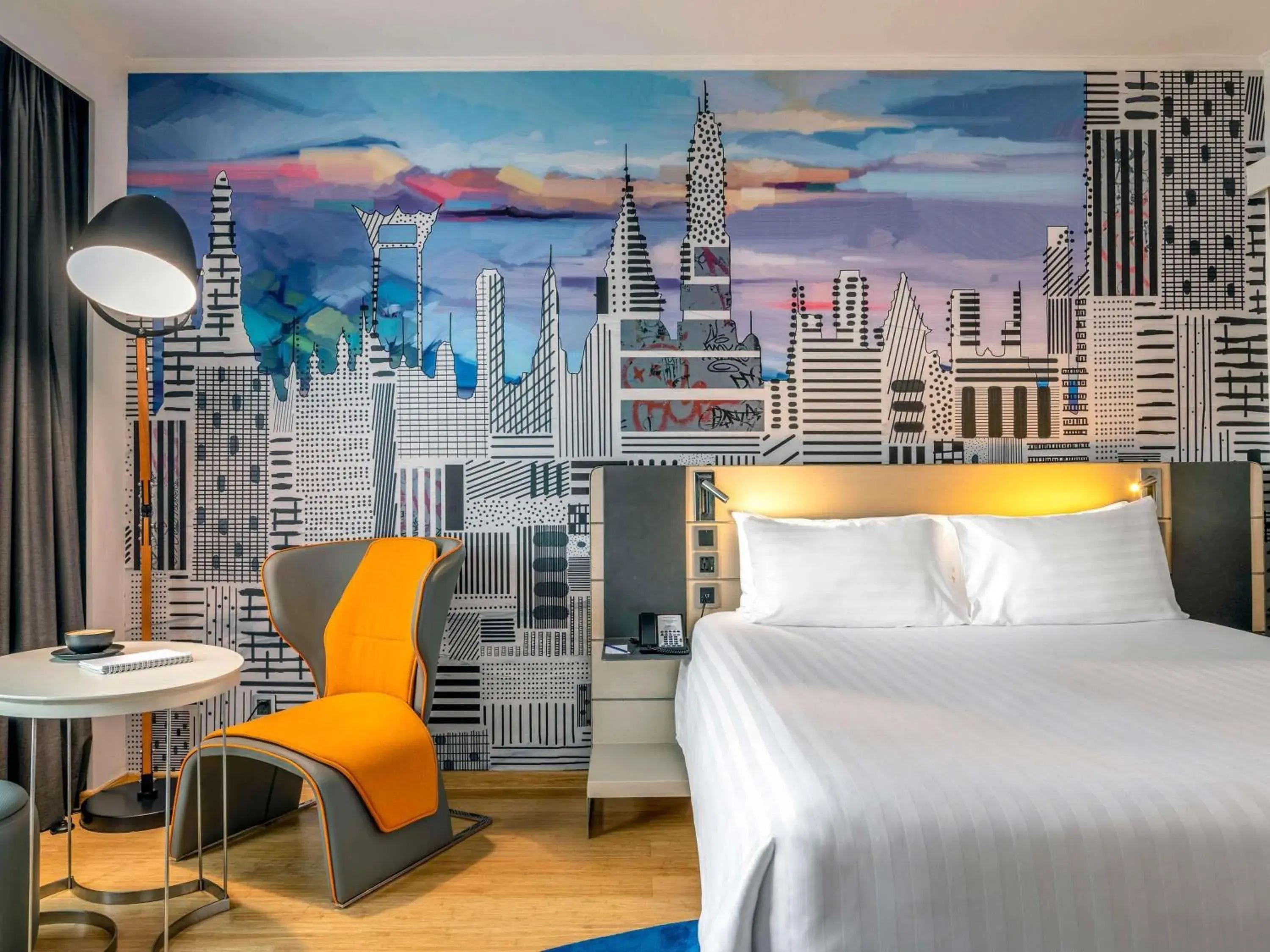 Deluxe Room with a Queen Bed in Novotel Bangkok on Siam Square Deluxe Room with a Queen Bed in Novotel Bangkok on Siam Square