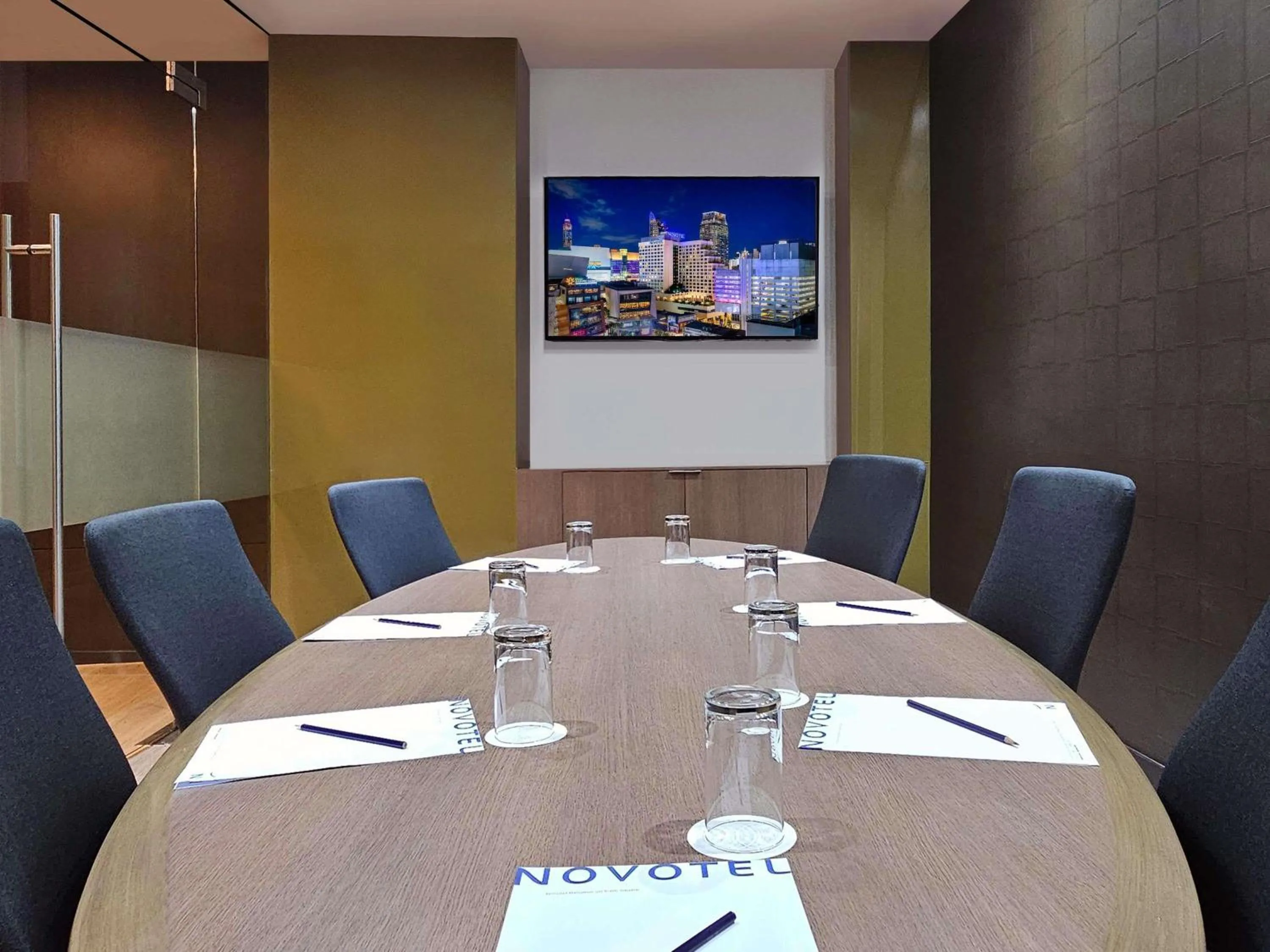 Restaurant/places to eat in Novotel Bangkok on Siam Square