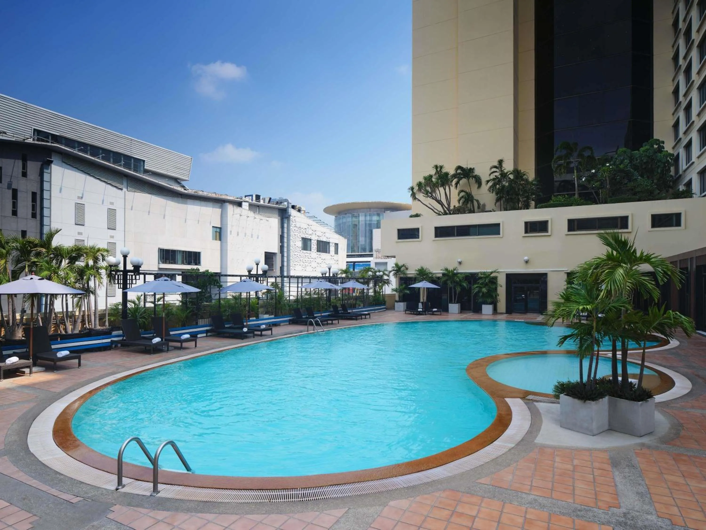Pool view in Novotel Bangkok on Siam Square