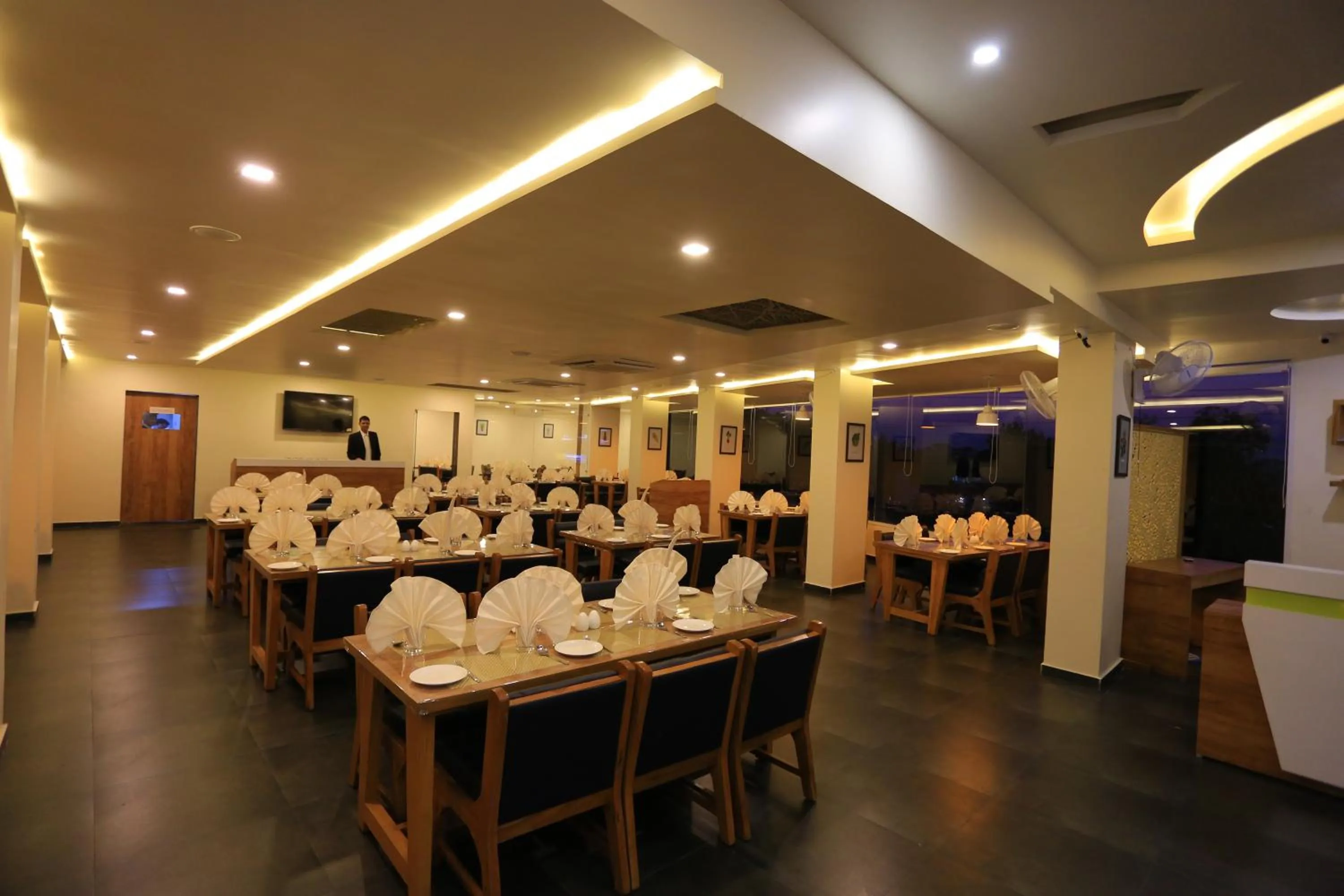Restaurant/places to eat in The Grand Raveta