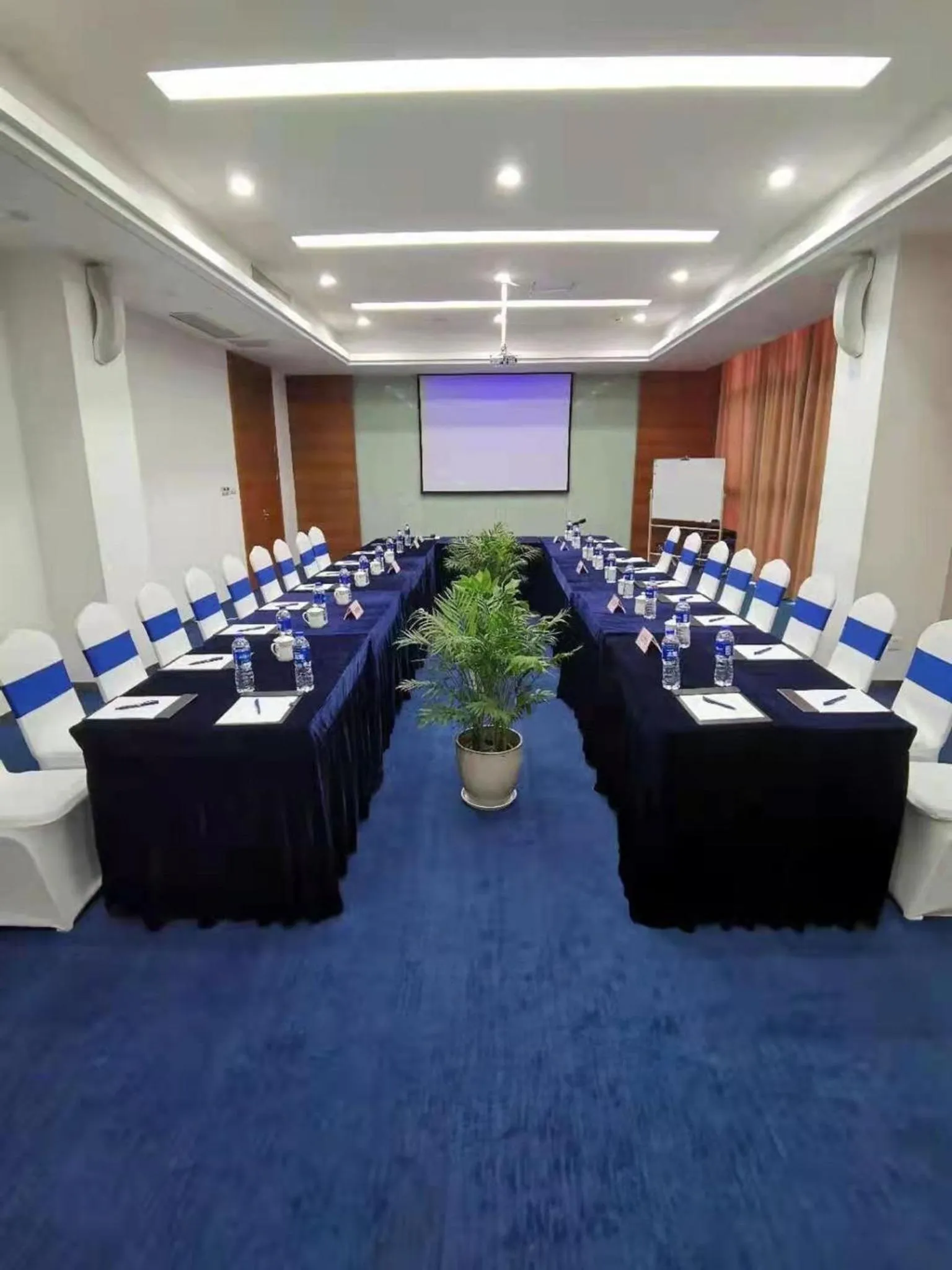 Meeting/conference room in Holiday Inn Express Suzhou Changjiang by IHG