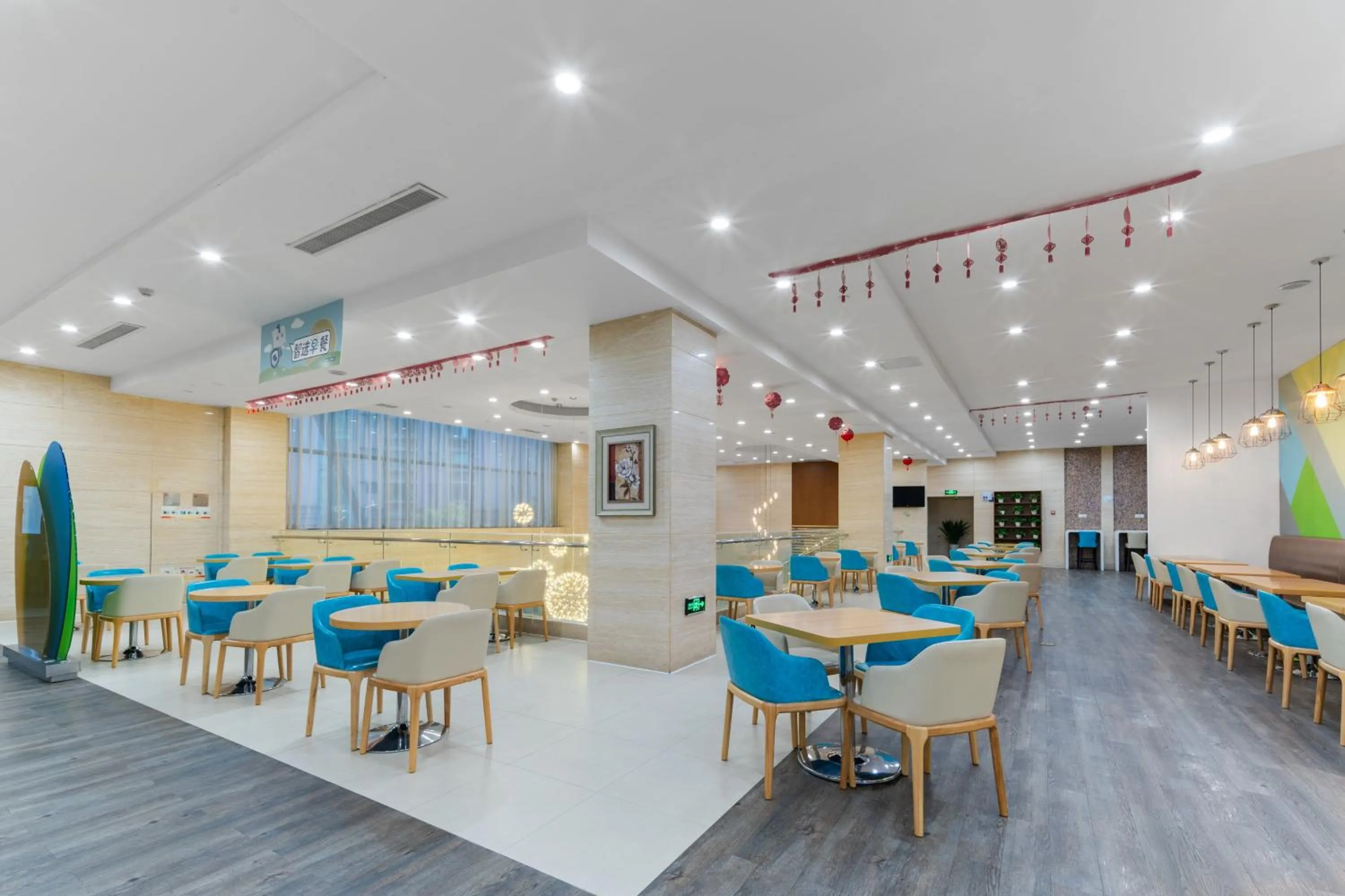 Restaurant/places to eat in Holiday Inn Express Suzhou Changjiang by IHG