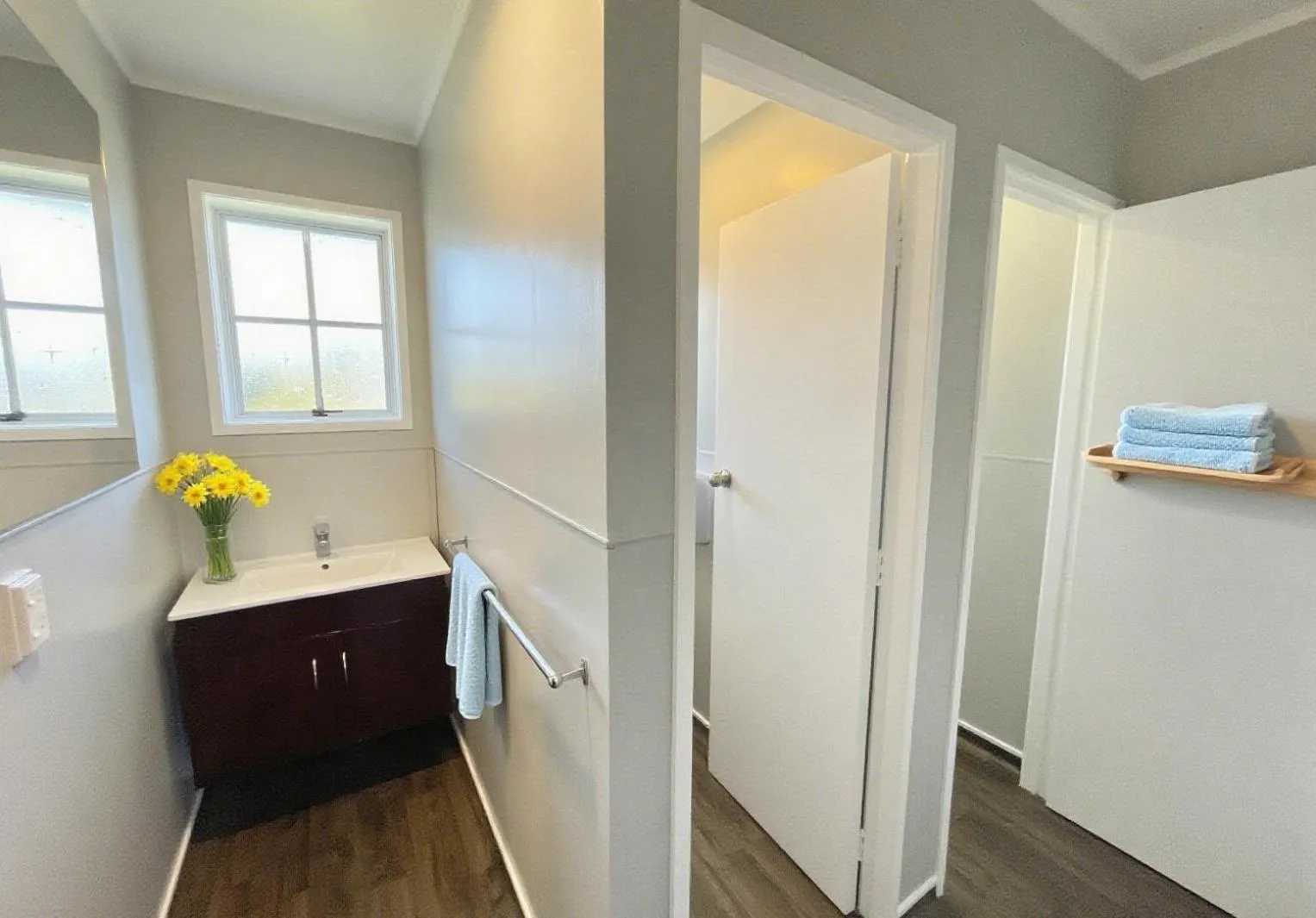 Bathroom in Boundary Court Motor Inn